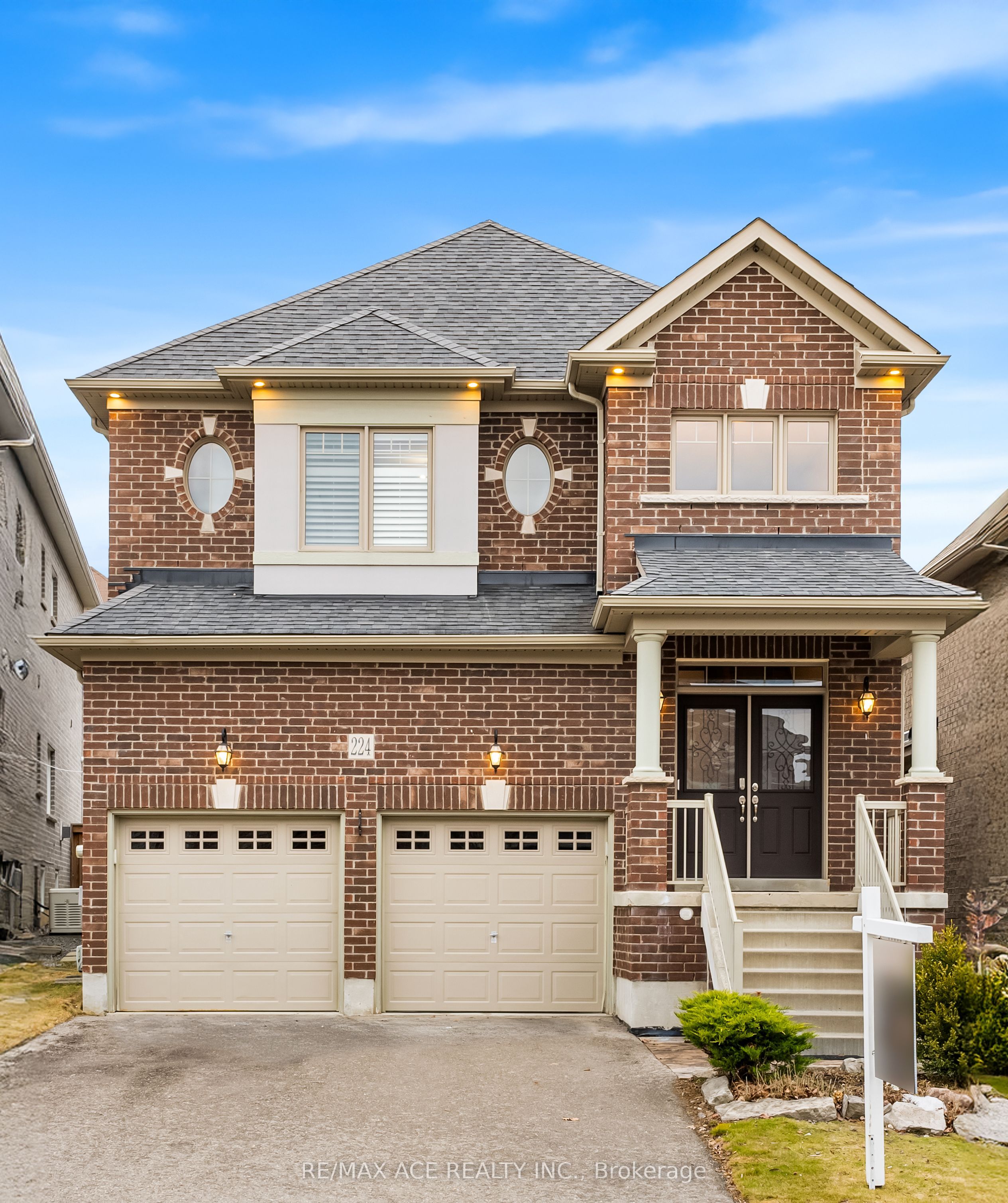 224 Frederick Curran Lane, Newmarket, ON L3X 0B9