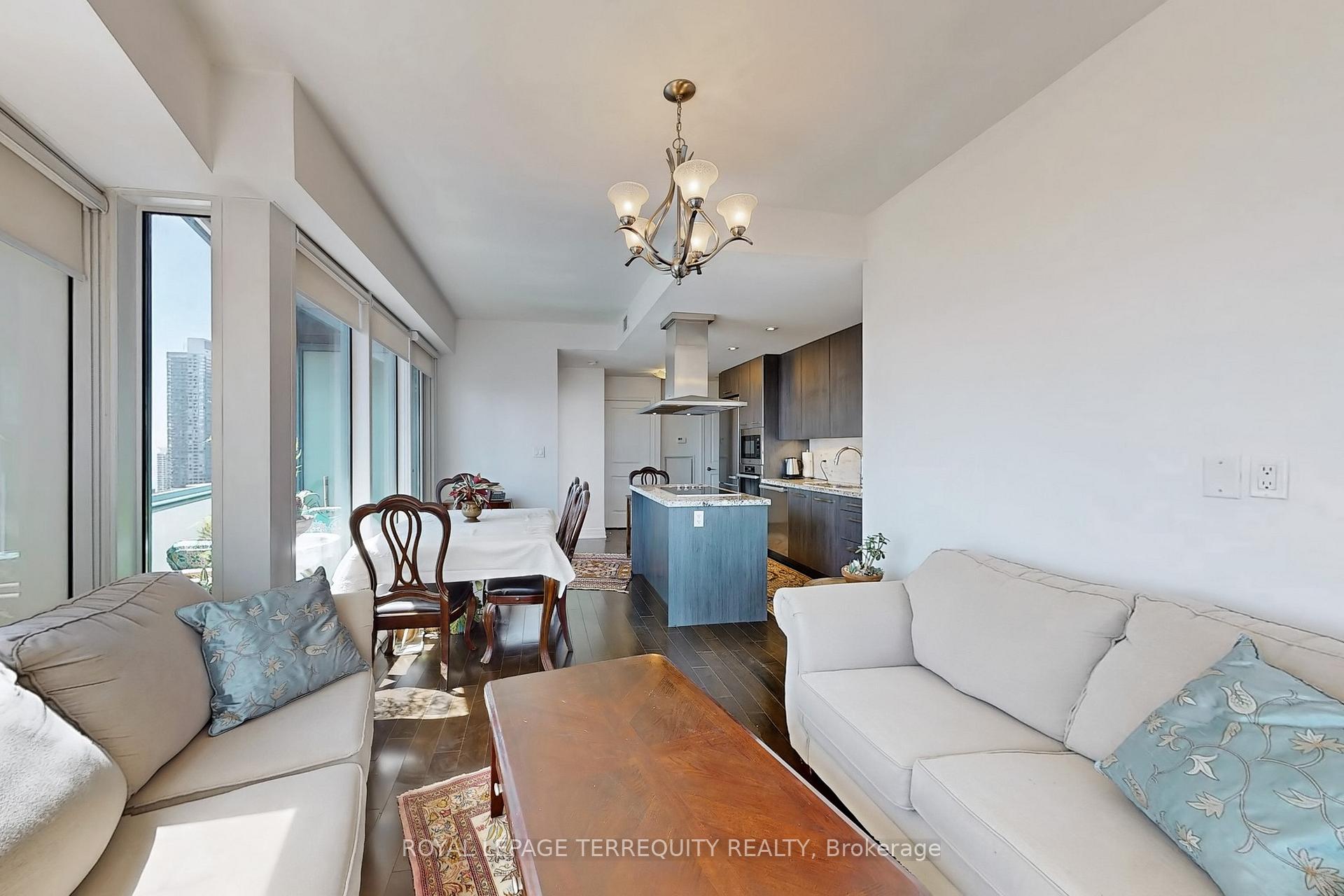 2 Bedrooms Condo at 8 The Esplanade, Toronto For sale