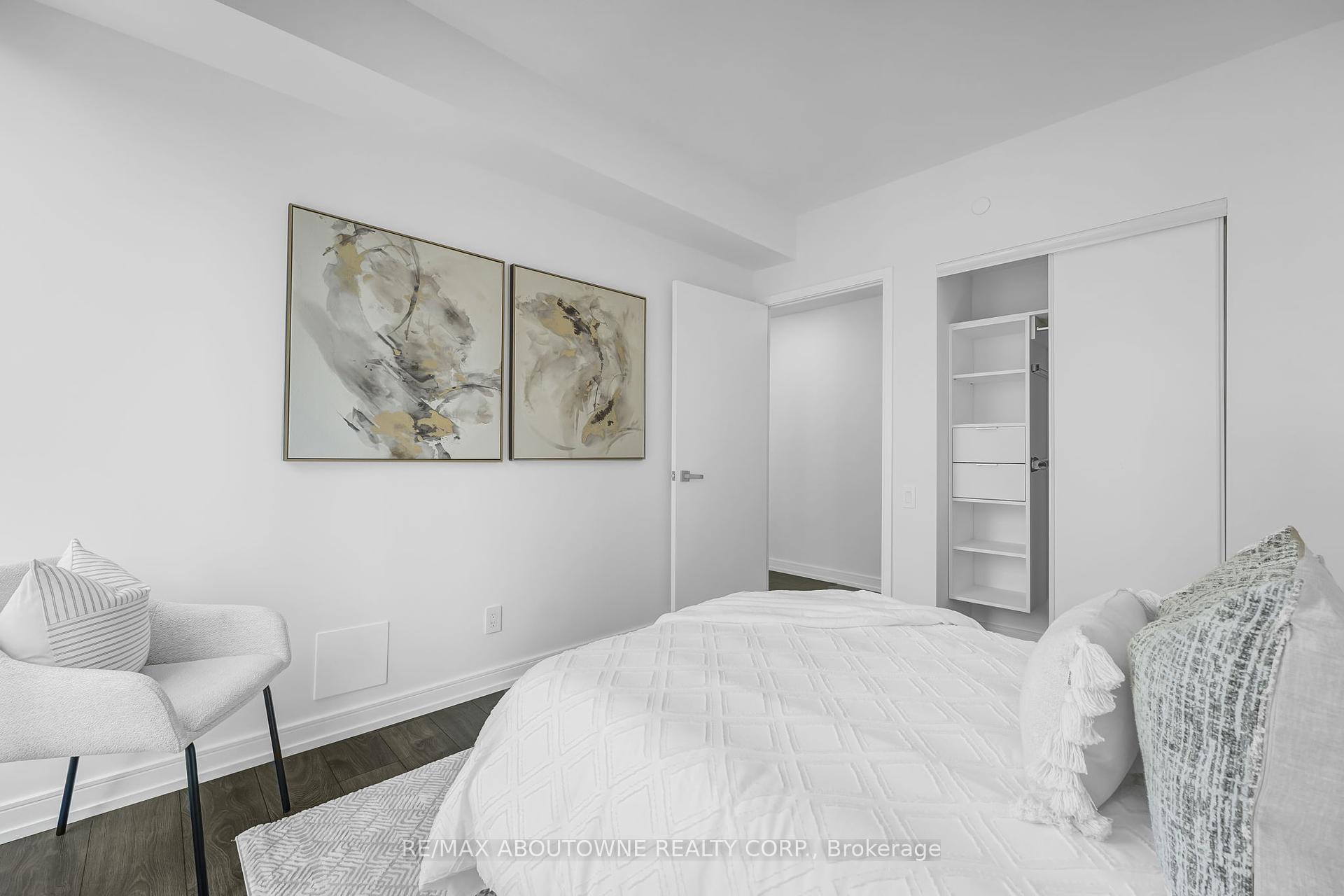 2 Bedrooms Condo at 3 Gloucester, Toronto For sale