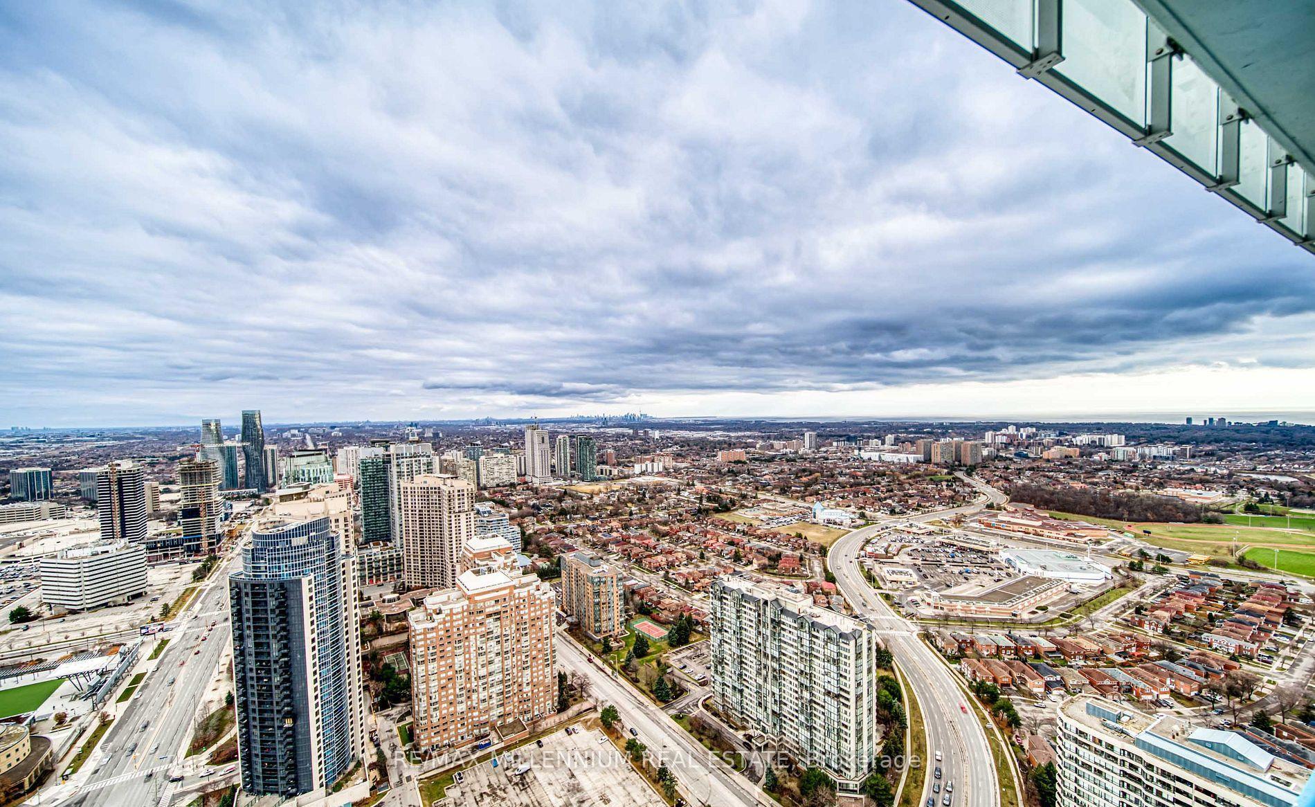 2 Bedrooms Condo at 3900 Confederation, Mississauga For sale