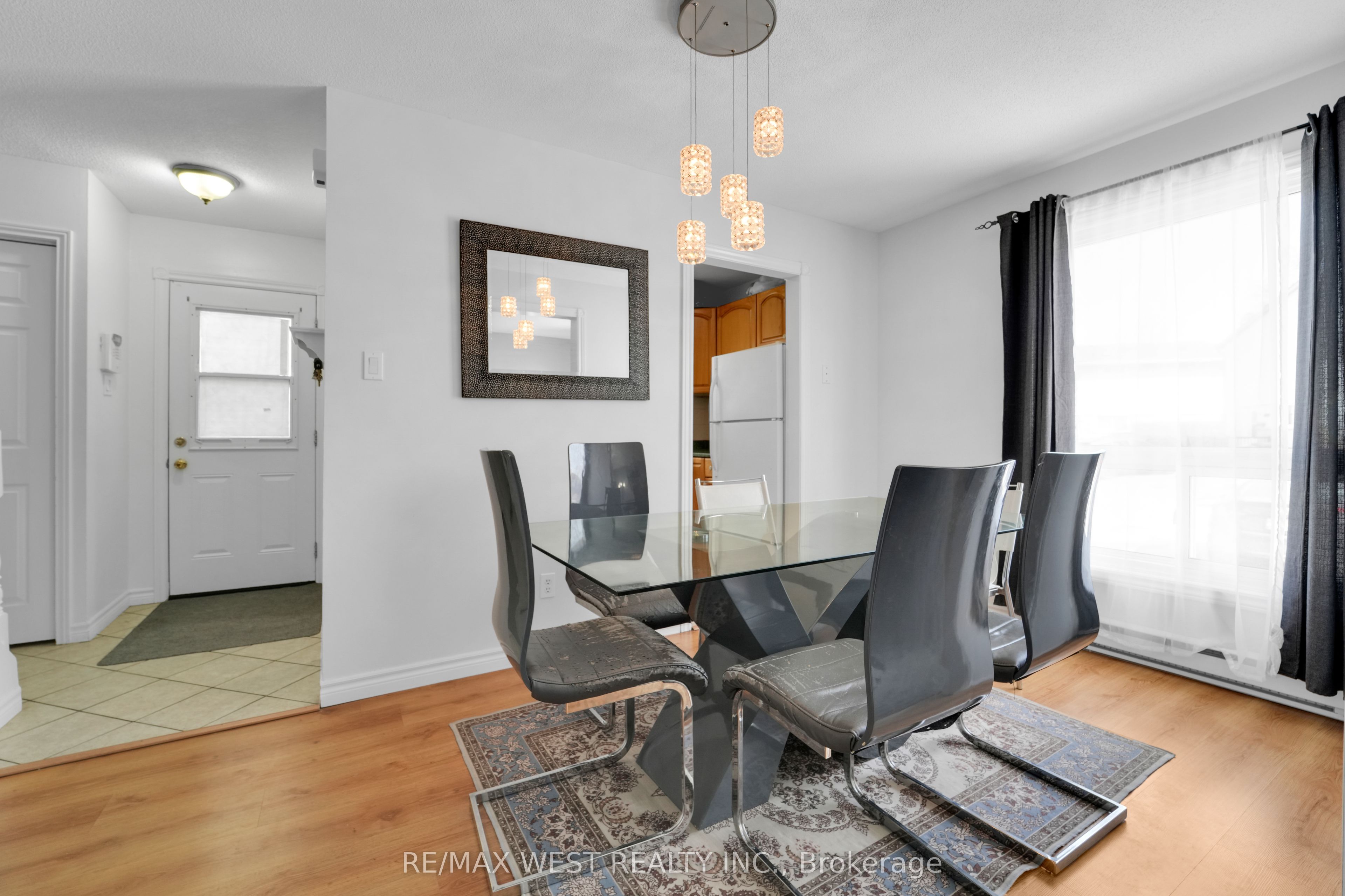 18 Jasmine Square