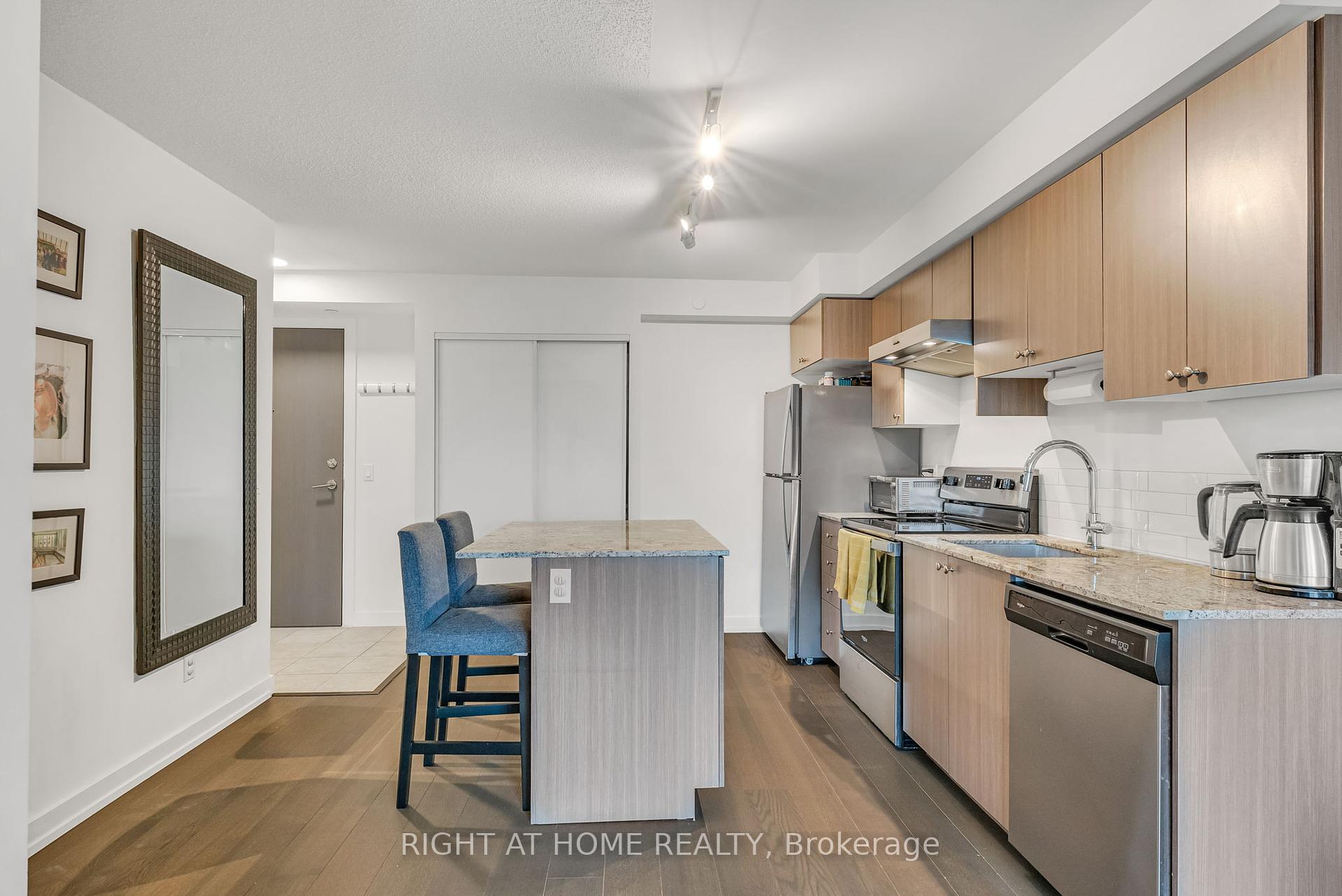 2 Bedrooms Condo at 10 Wilby, Toronto For sale
