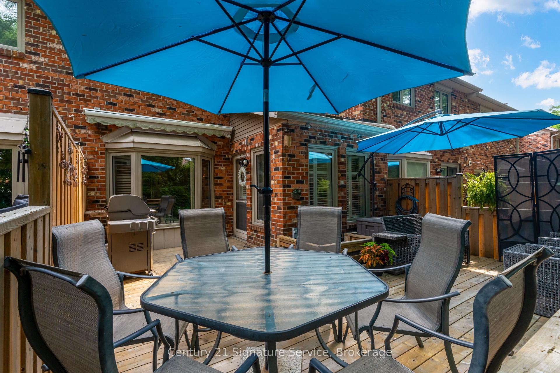 3 Bedrooms Condo at 2230 Walkers, Burlington For sale
