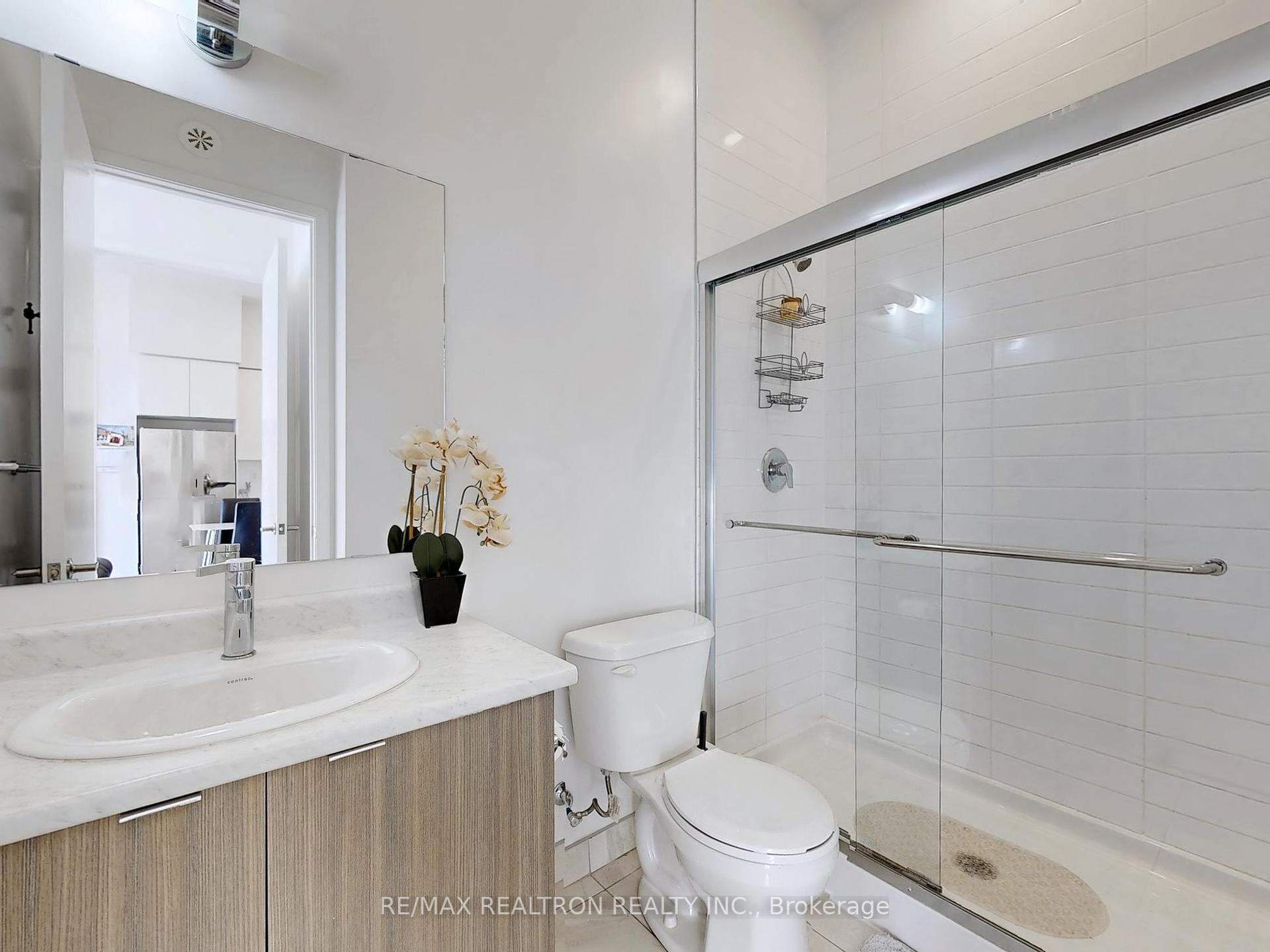2 Bedrooms Condo at 160 Canon Jackson, Toronto For sale