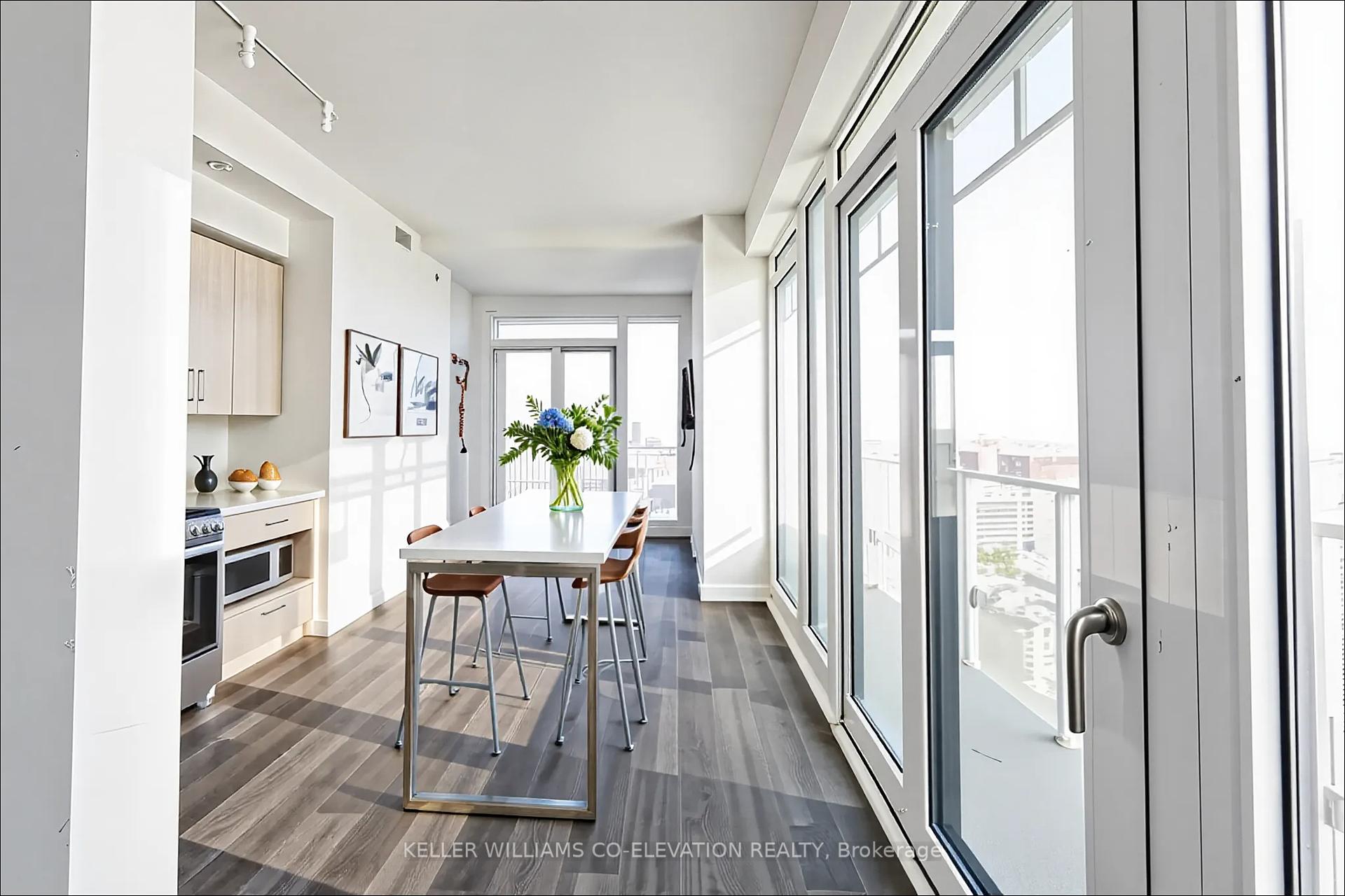 3 Bedrooms Condo at 3900 Confederation, Mississauga For sale