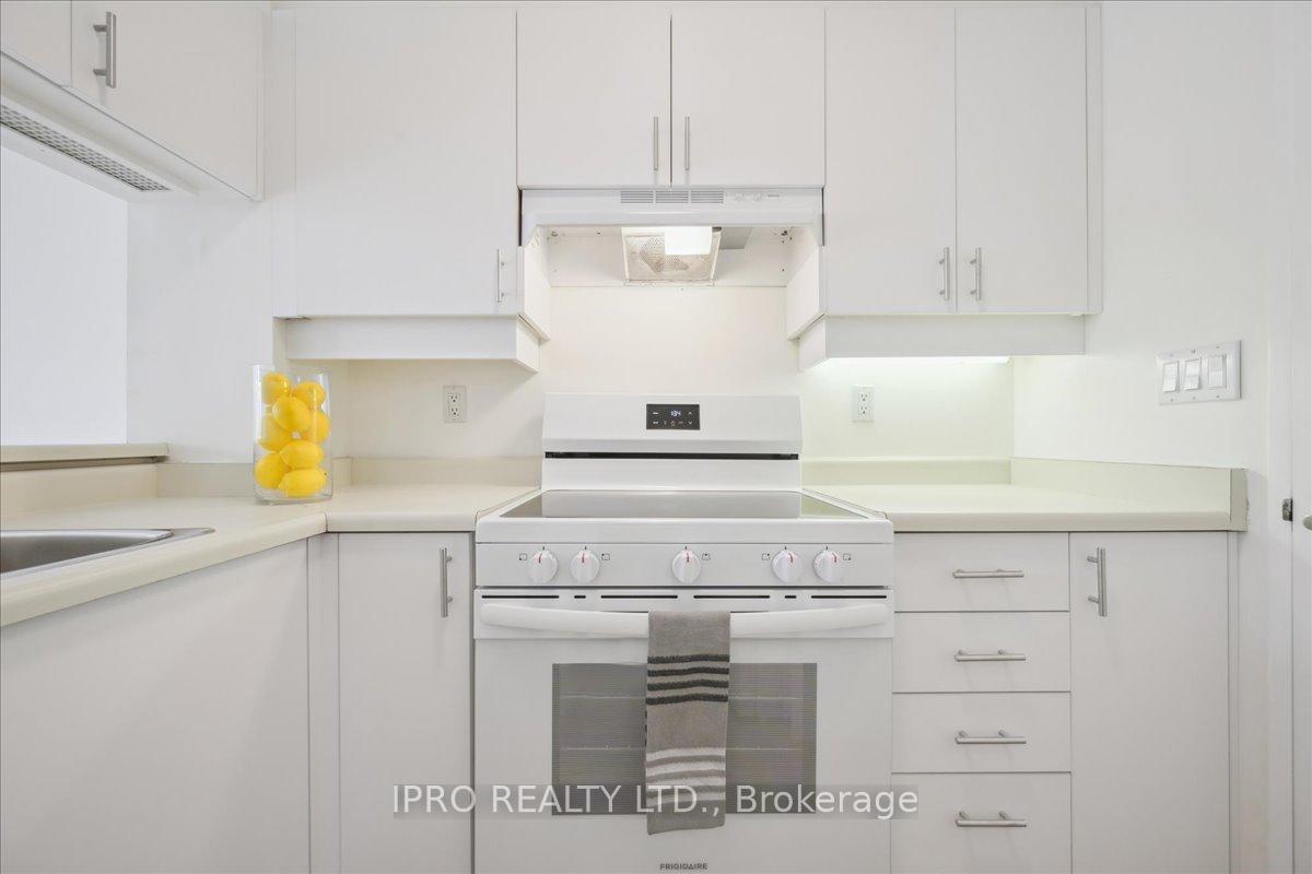 1 Bedroom Condo at 2511 Lakeshore, Oakville For sale