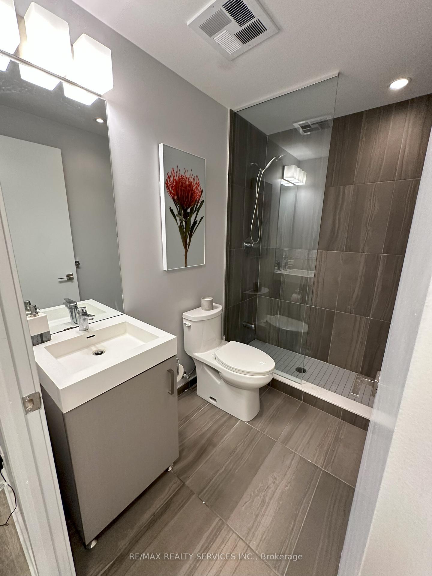 2 Bedrooms Condo at 17 Dundonald, Toronto For sale