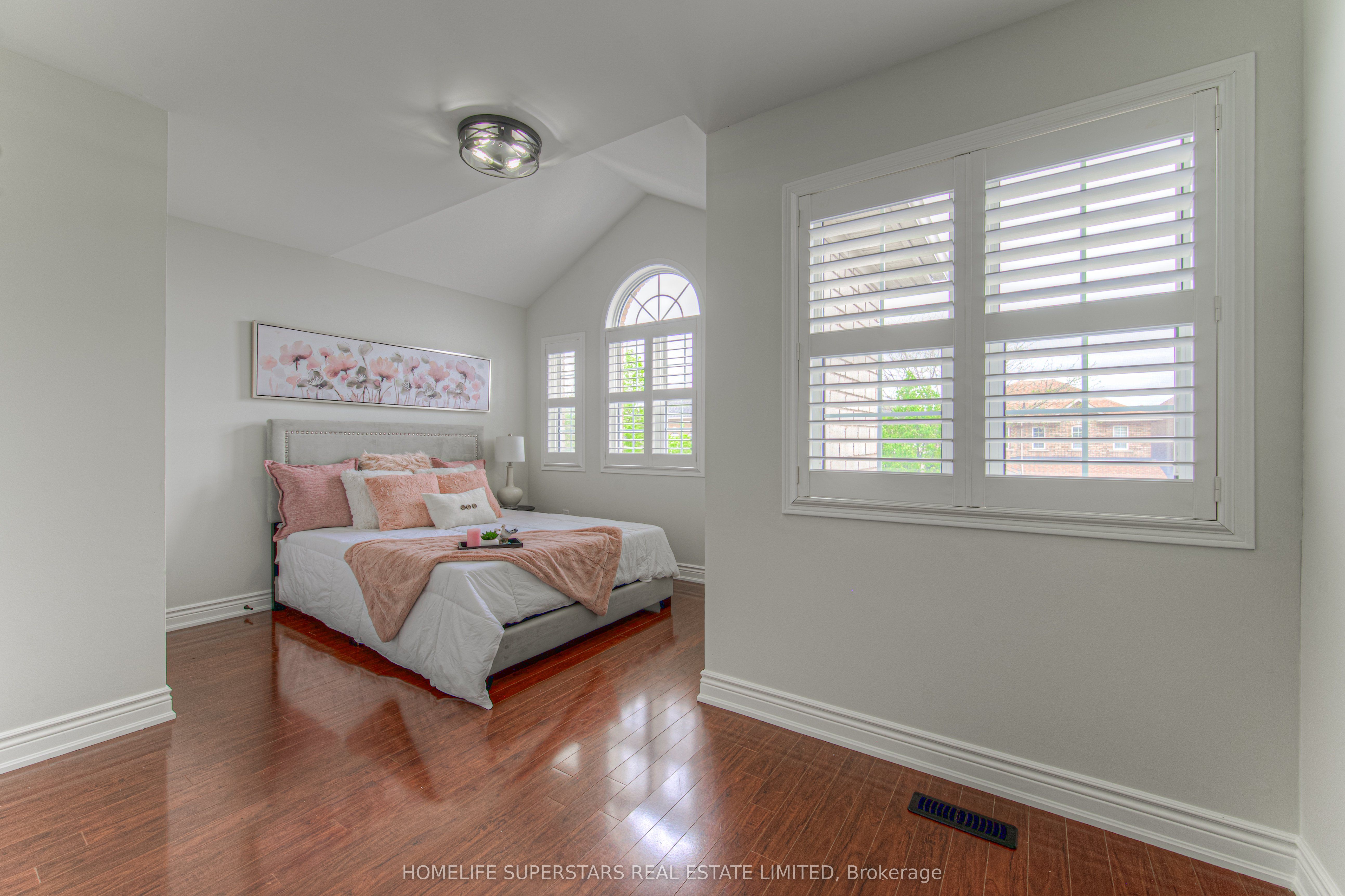 5676 Fantasia Manor