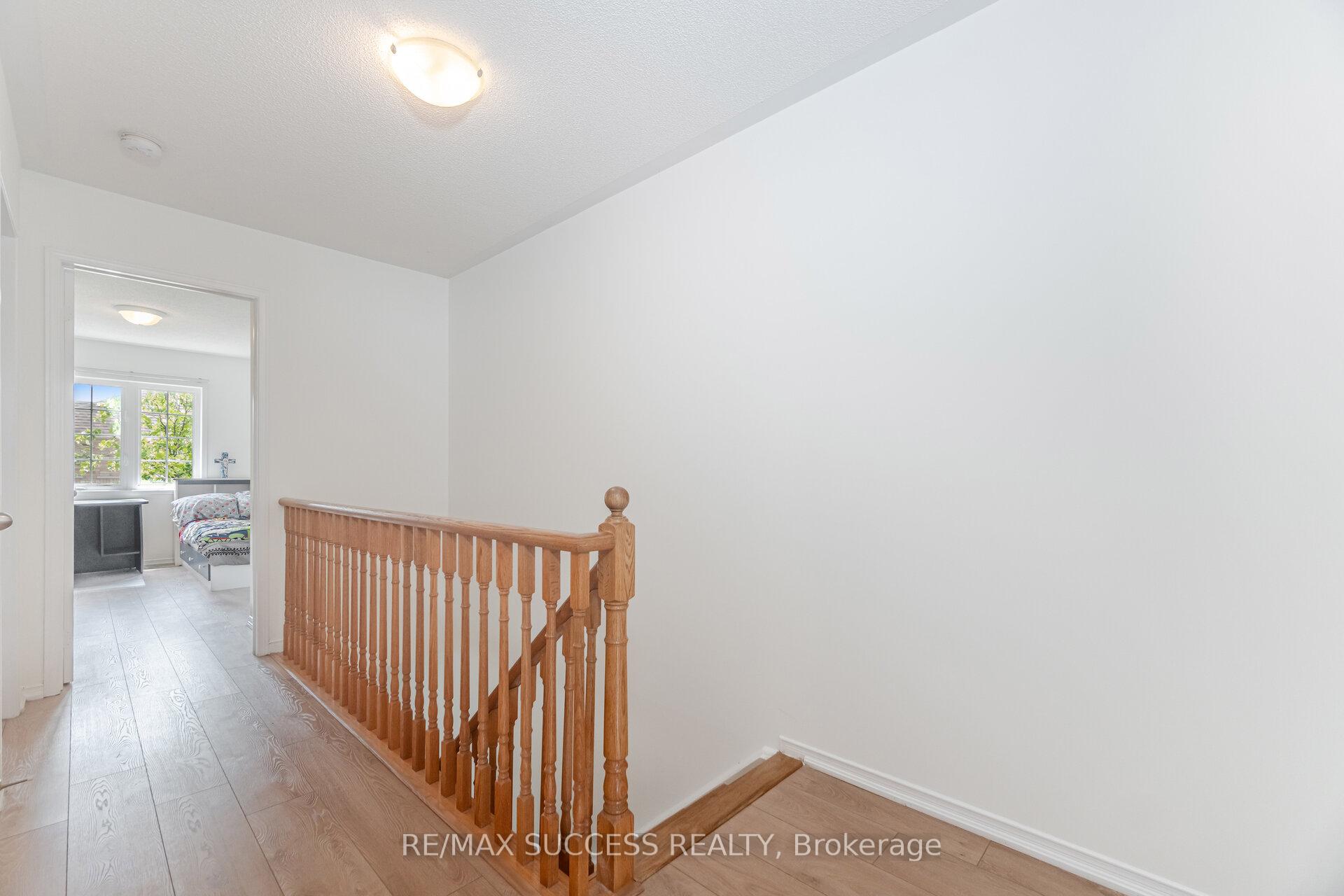 3 Bedrooms Condo at 5255 Palmetto, Mississauga For sale