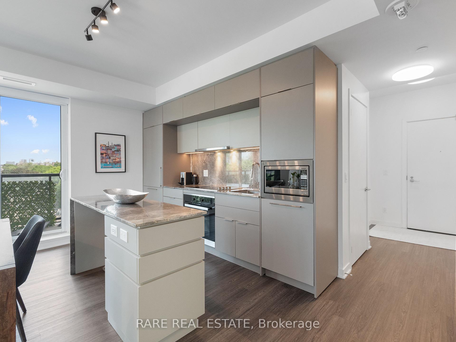3 Bedrooms Condo at 185 Alberta, Toronto For sale