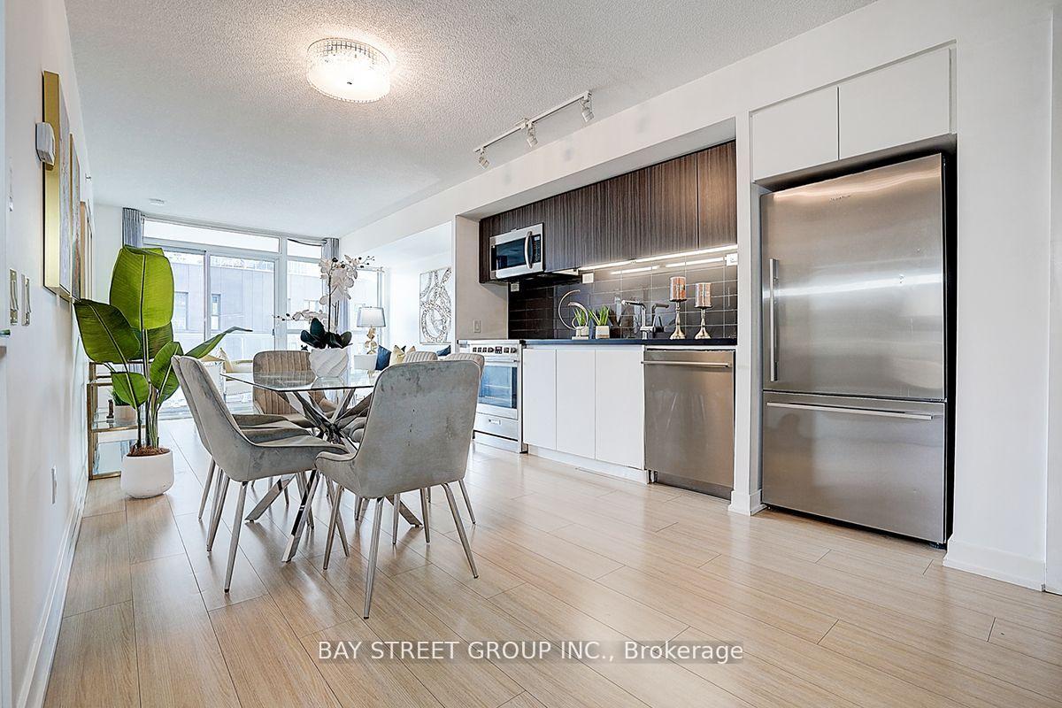 2 Bedrooms Condo at 85 Queens Wharf, Toronto For sale