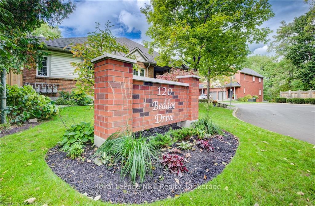 3 Bedrooms Condo at 120 Beddoe, Hamilton For sale