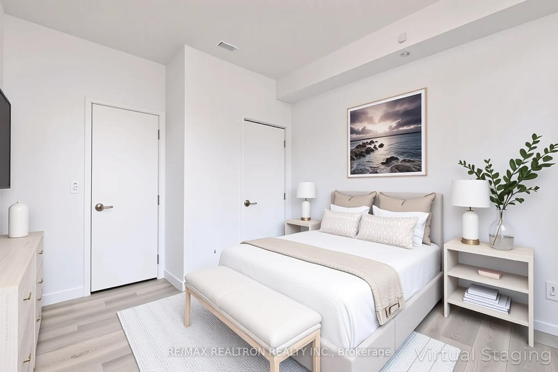 3 Bedrooms Condo at 8 Eglinton, Toronto For sale