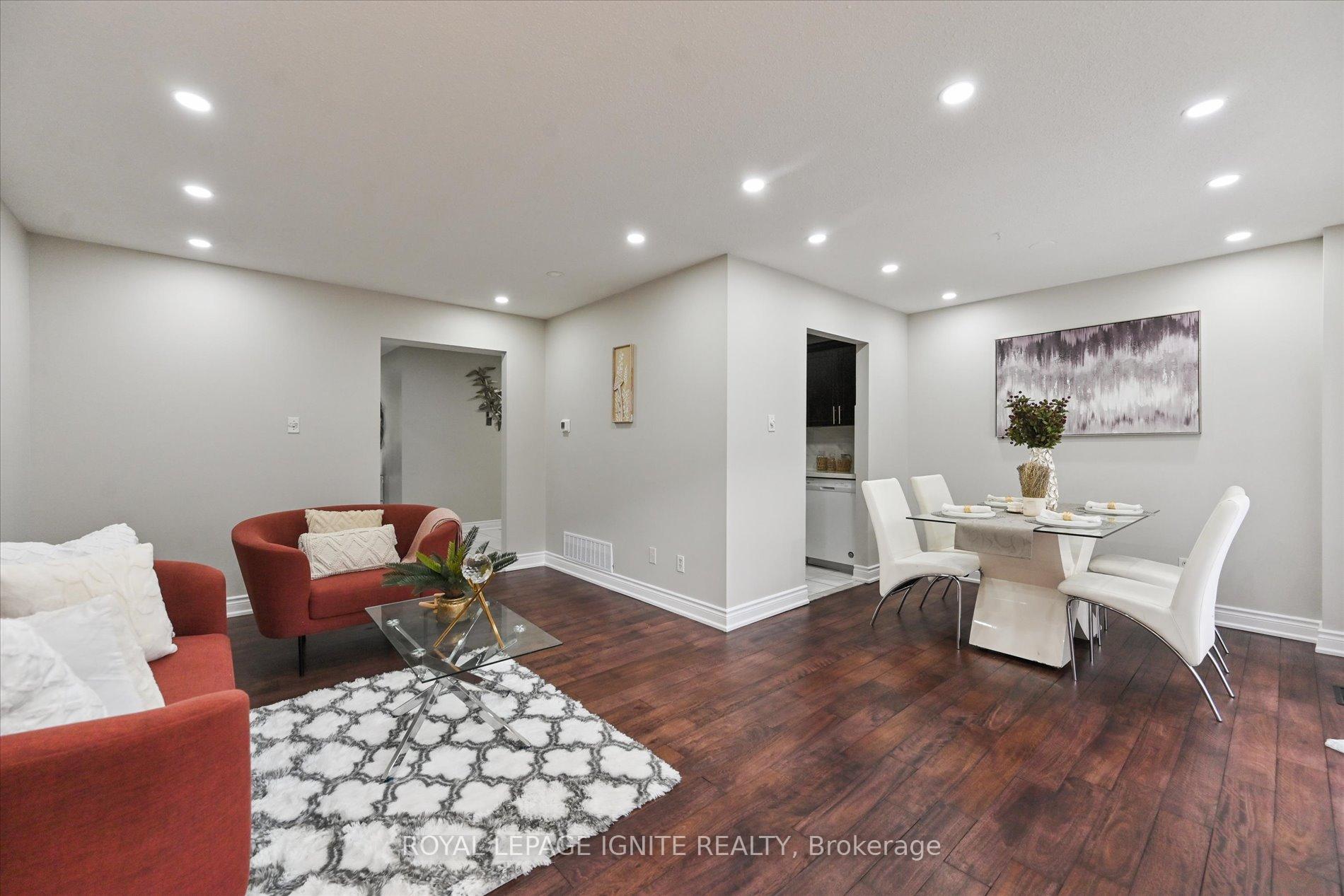 5 Bedrooms Condo at 40 Dundalk, Toronto For sale