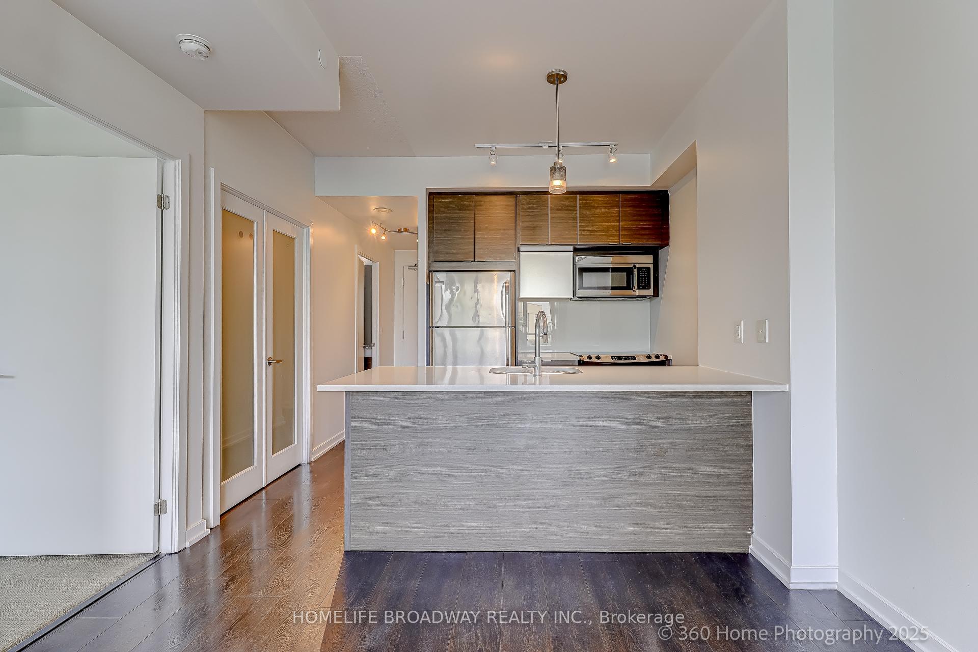 2 Bedrooms Condo at 62 Forest Manor, Toronto For sale