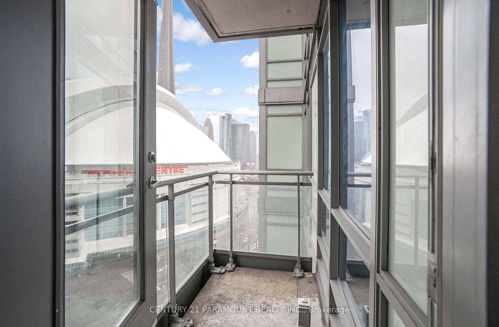 1 Bedroom Condo at 5 Mariner,  Toronto For sale