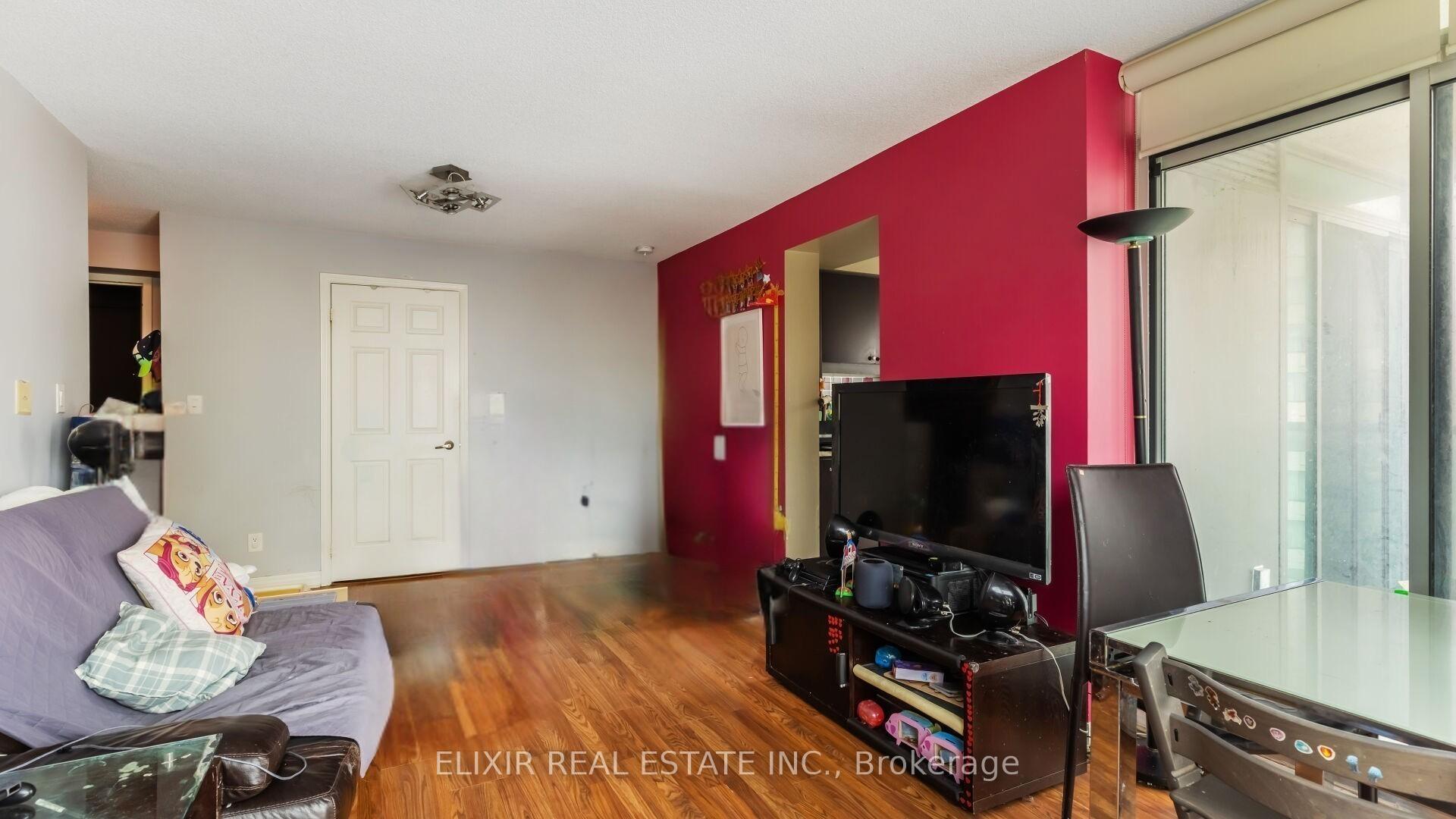 2 Bedrooms Condo at 208 Enfield, Mississauga For sale
