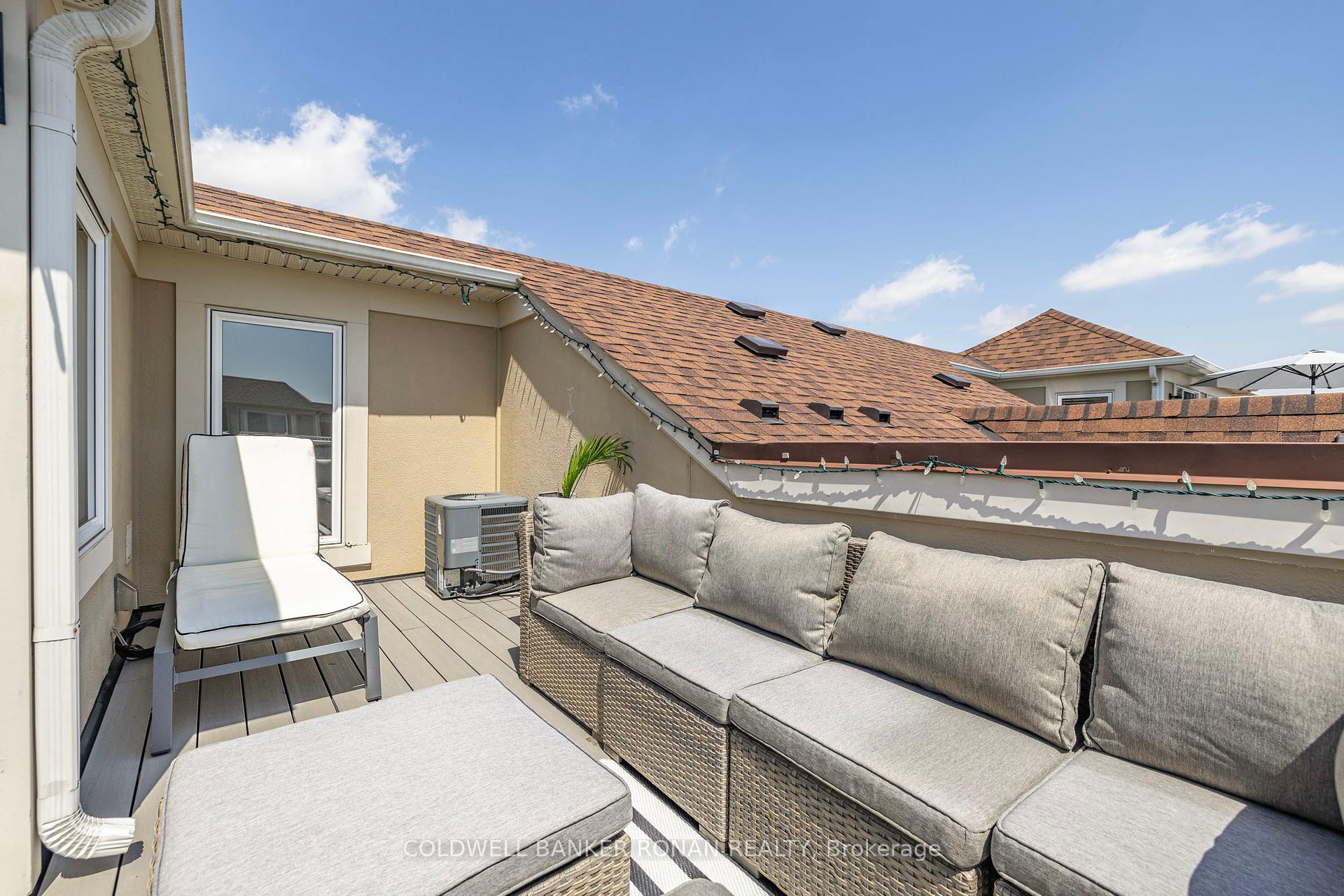 3 Bedrooms Condo at 600 Shoreline, Mississauga For sale