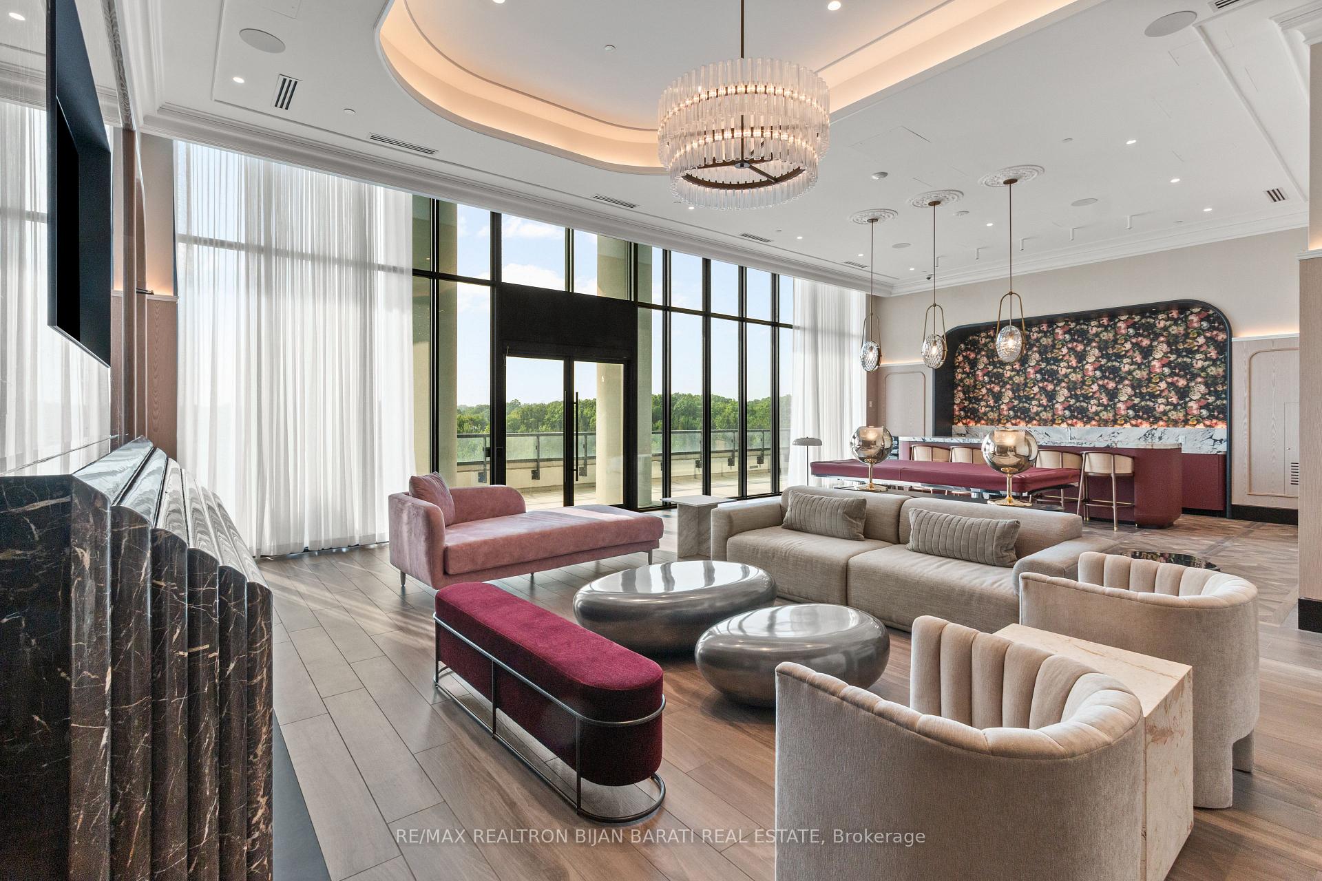 3 Bedrooms Condo at 10 Inn On The Park, Toronto For sale