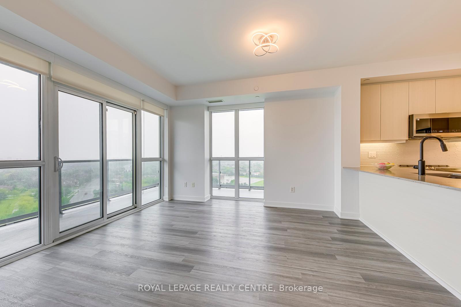 2 Bedrooms Condo at 4633 Glen Erin, Mississauga For sale