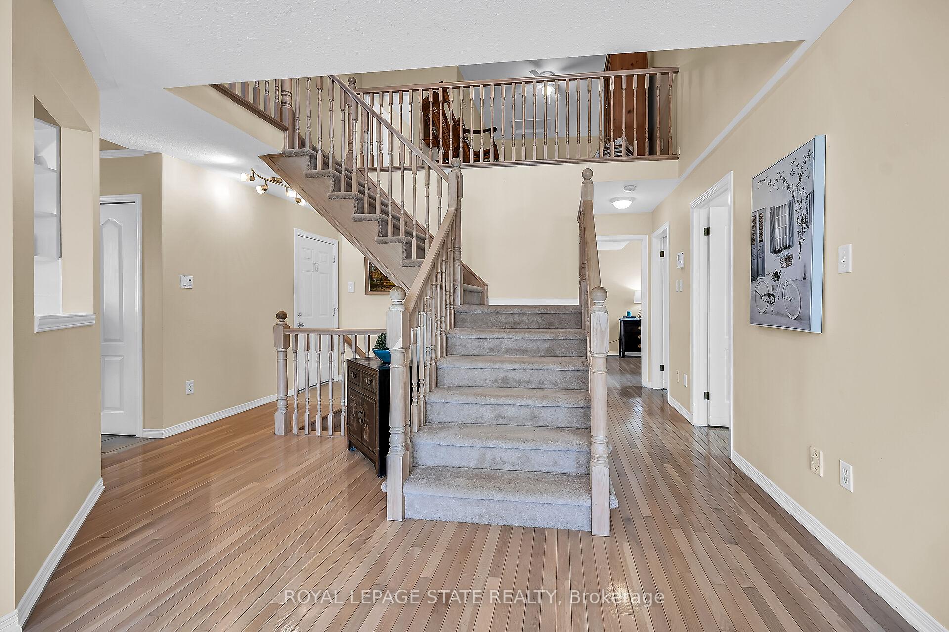 3 Bedrooms Condo at 212 Stonehenge,  Hamilton For sale