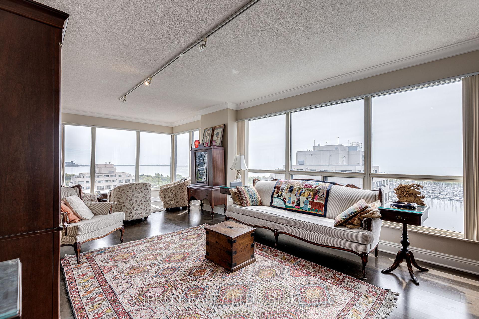 3 Bedrooms Condo at 2269 Lake Shore, Toronto For sale