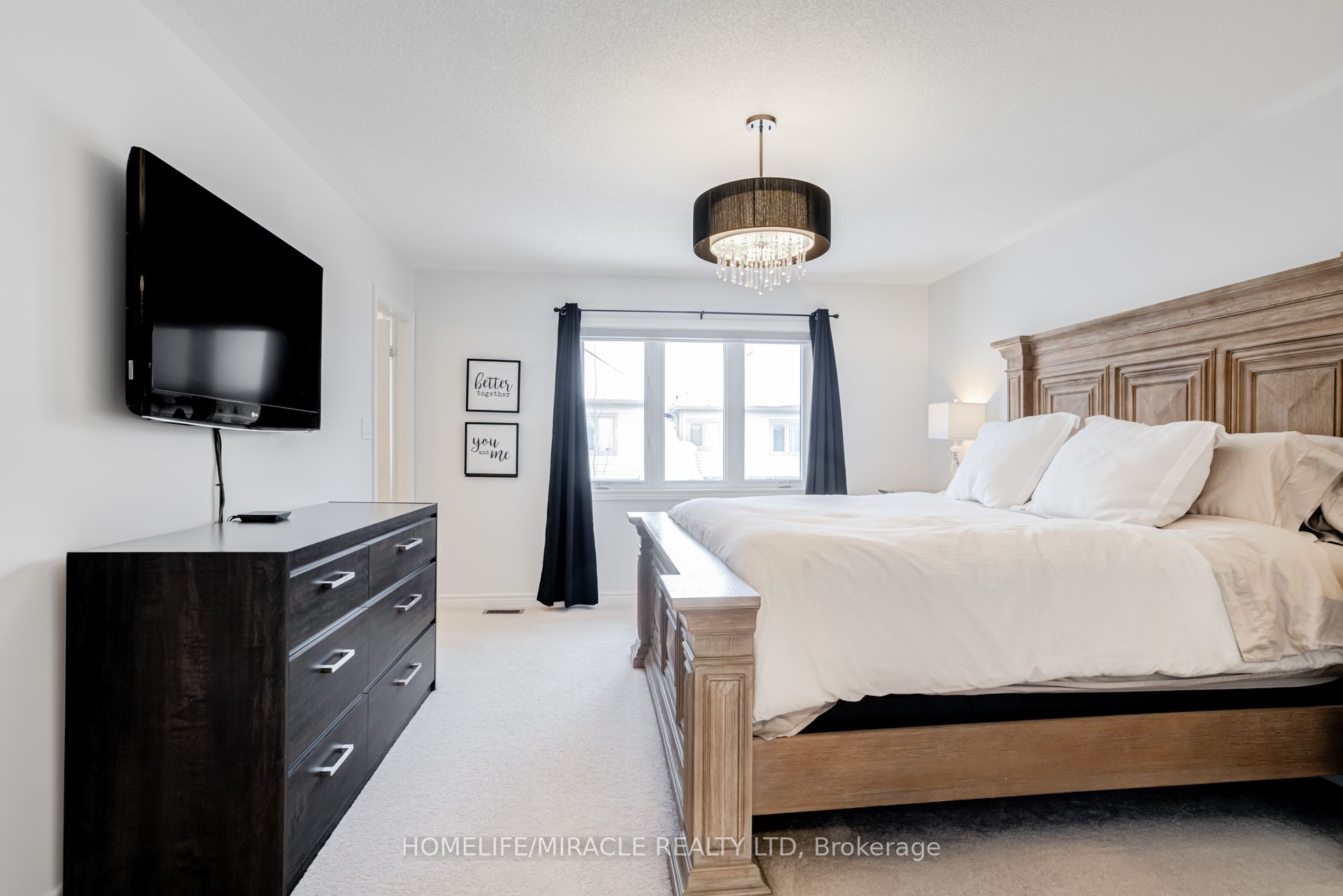 36 Hoard Avenue N