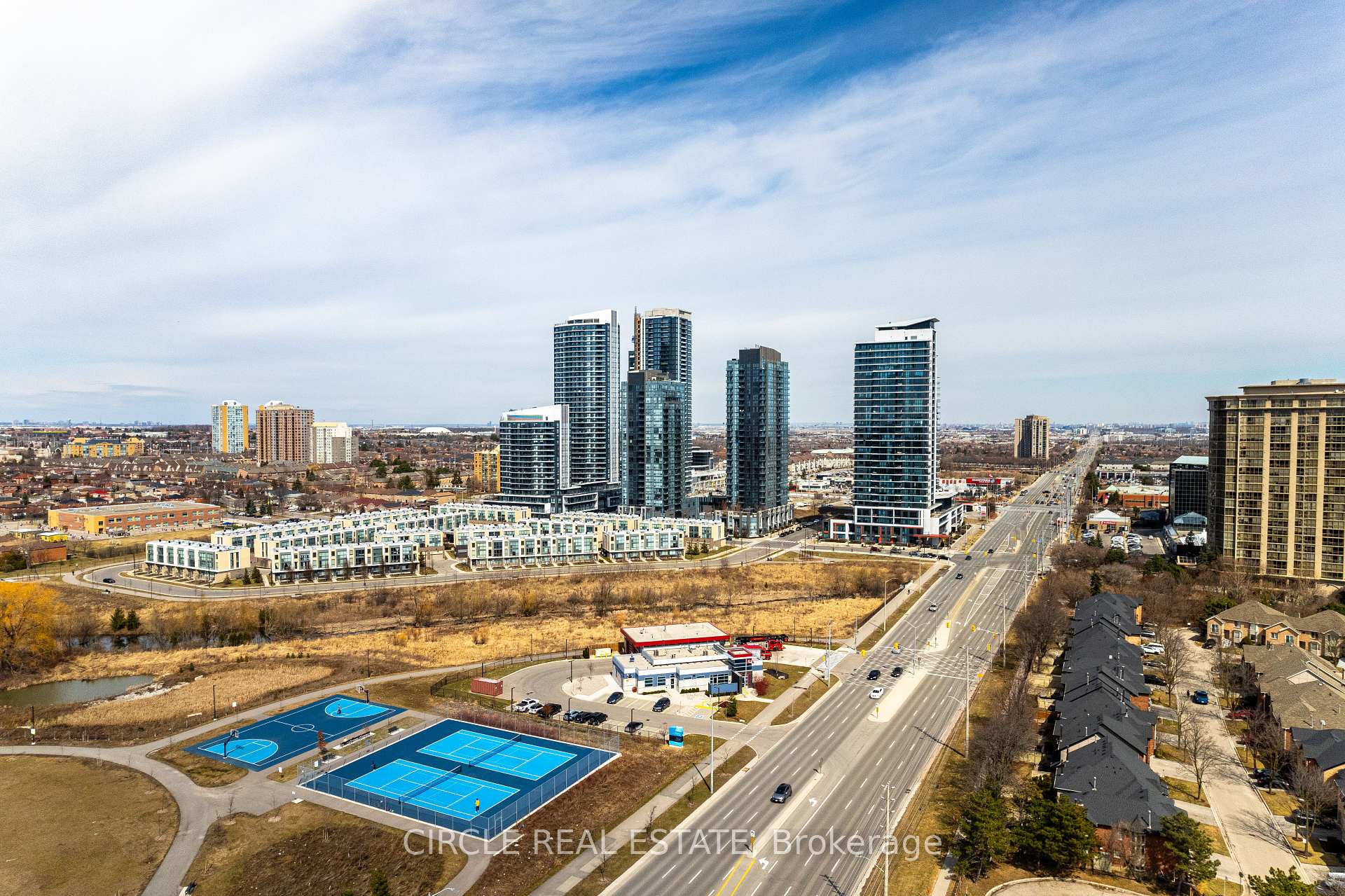 4 Bedrooms Condo at 5033 Four Springs,  Mississauga For sale