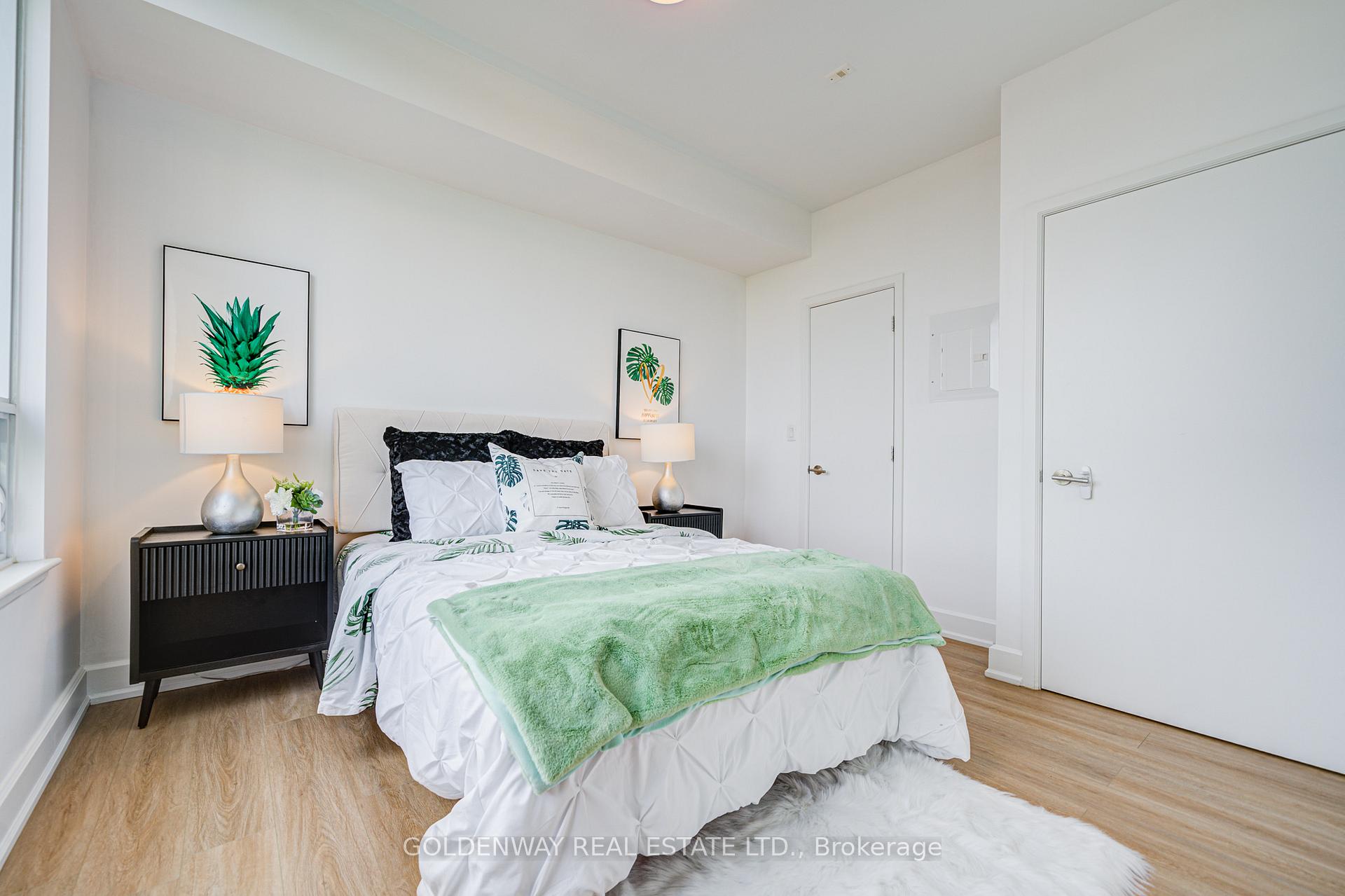 2 Bedrooms Condo at 676 Sheppard, Toronto For sale