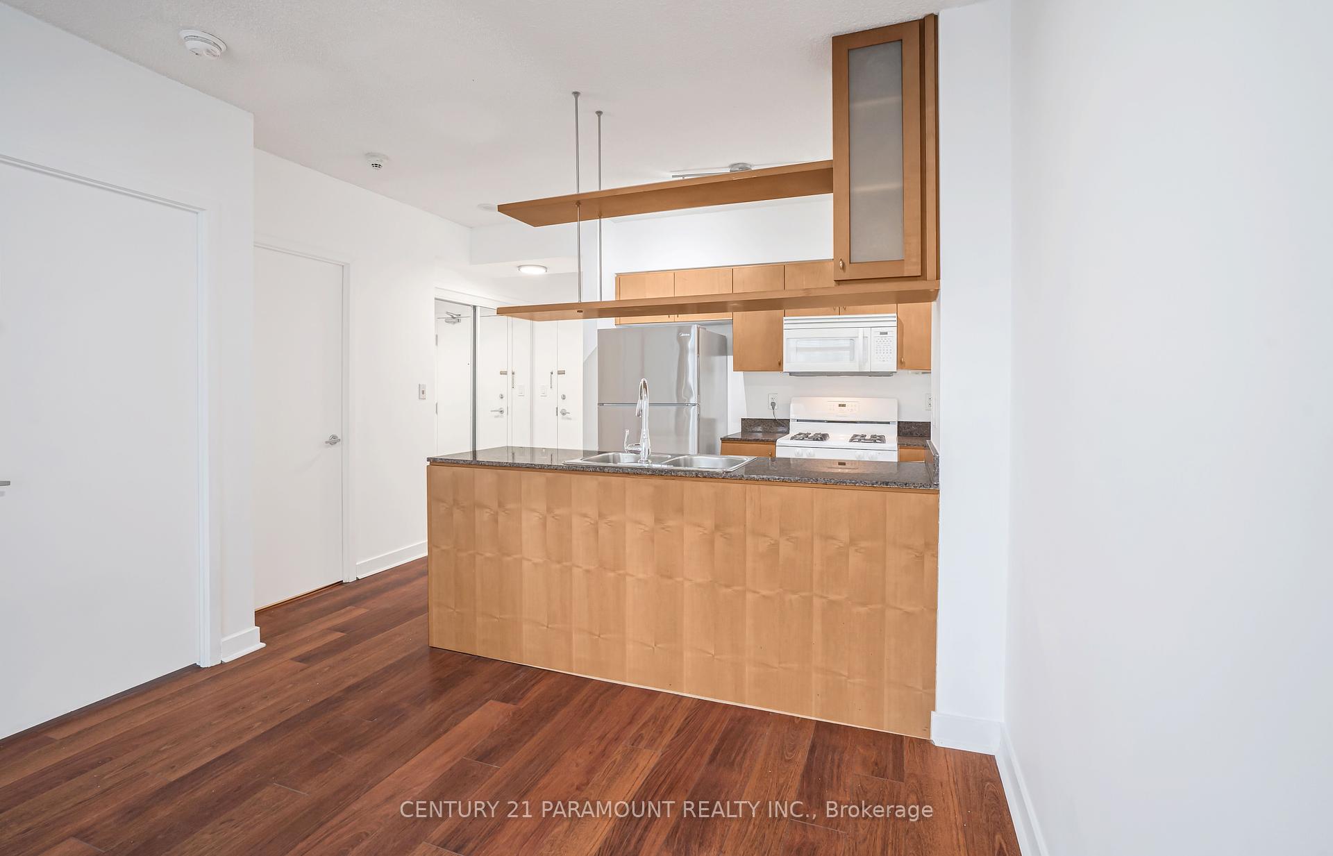 1 Bedroom Condo at 5 Mariner,  Toronto For sale