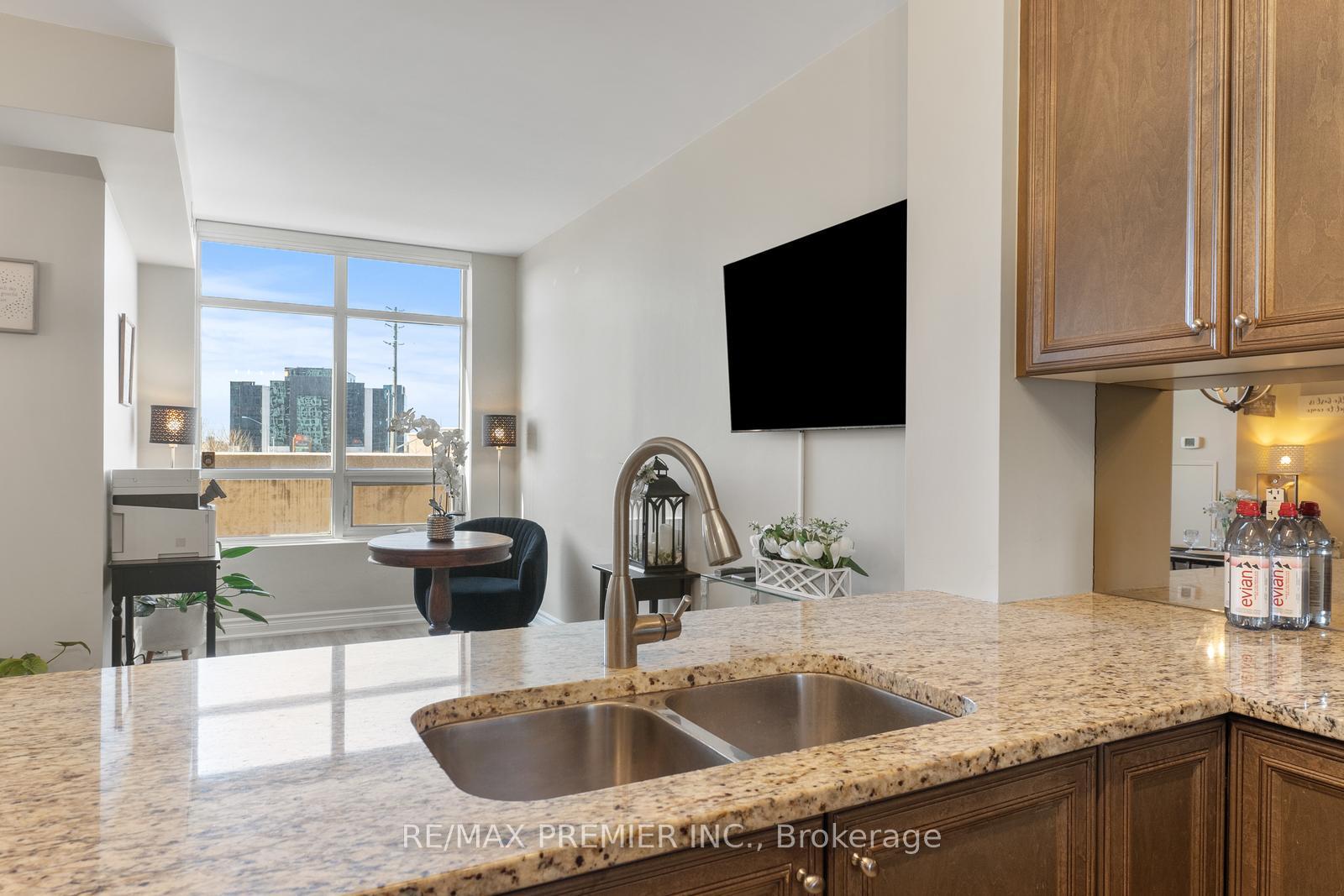 2 Bedrooms Condo at 9235 Jane,  Vaughan For sale