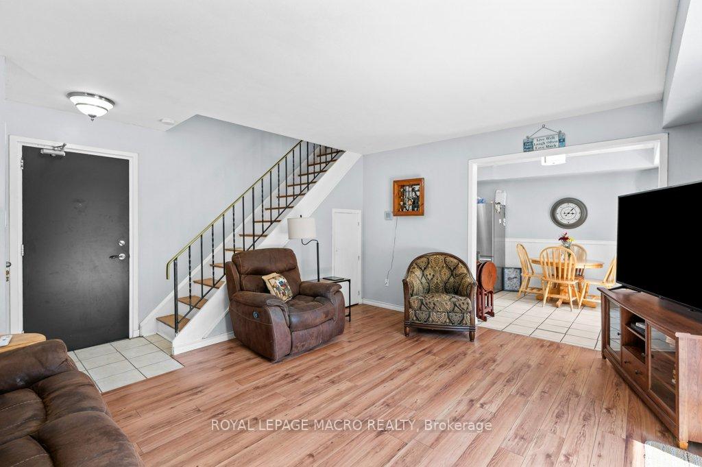 2 Bedrooms Condo at 483 Claridge, Burlington For sale