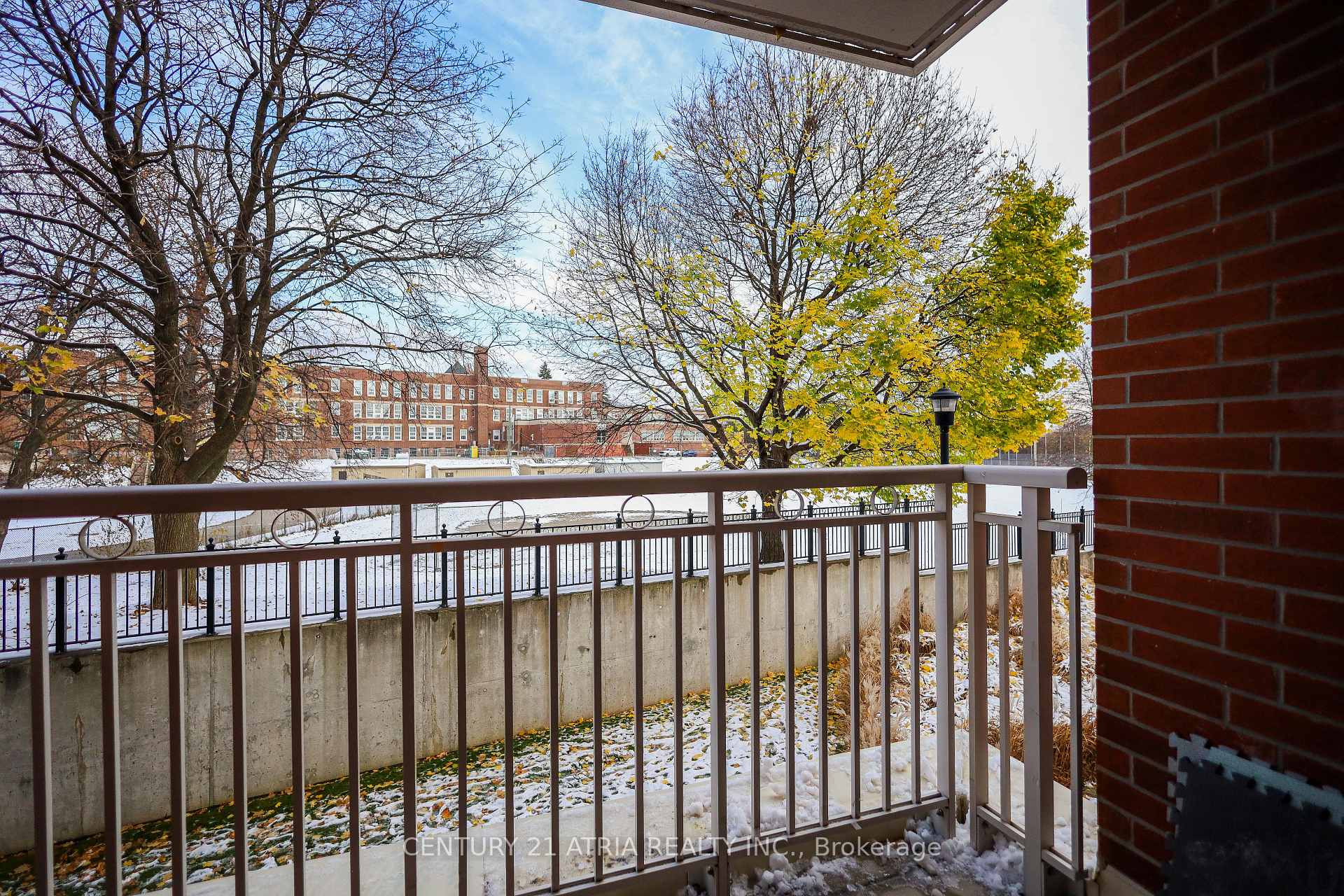 2 Bedrooms Condo at 455 Rosewell, Toronto For sale