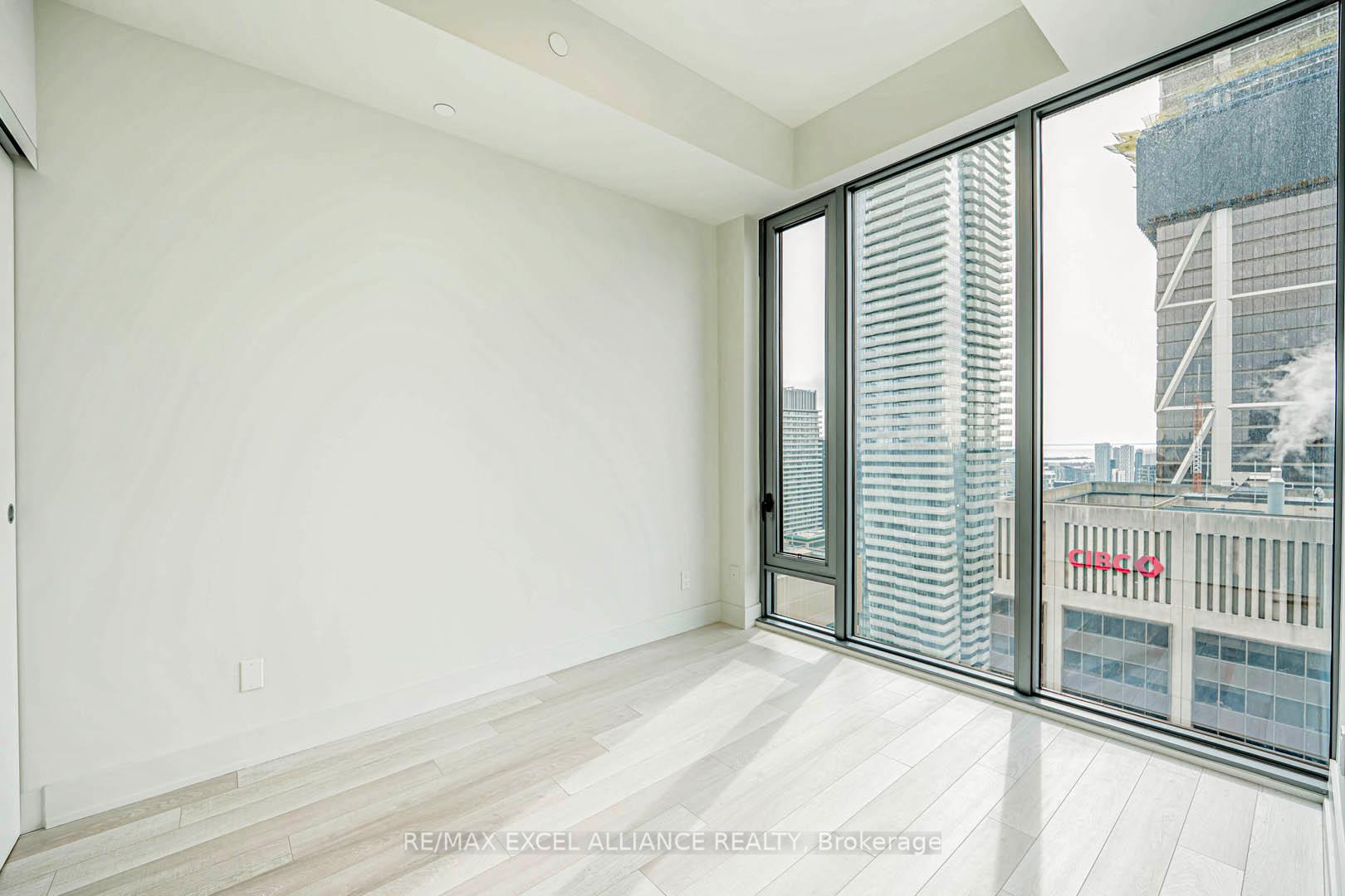 2 Bedrooms Condo at 8 Cumberland, Toronto For sale