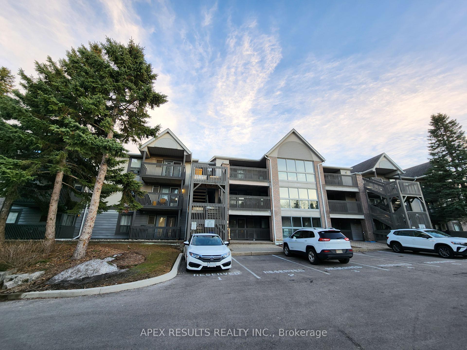 2 Bedrooms Condo at 2020 Cleaver, Burlington For sale