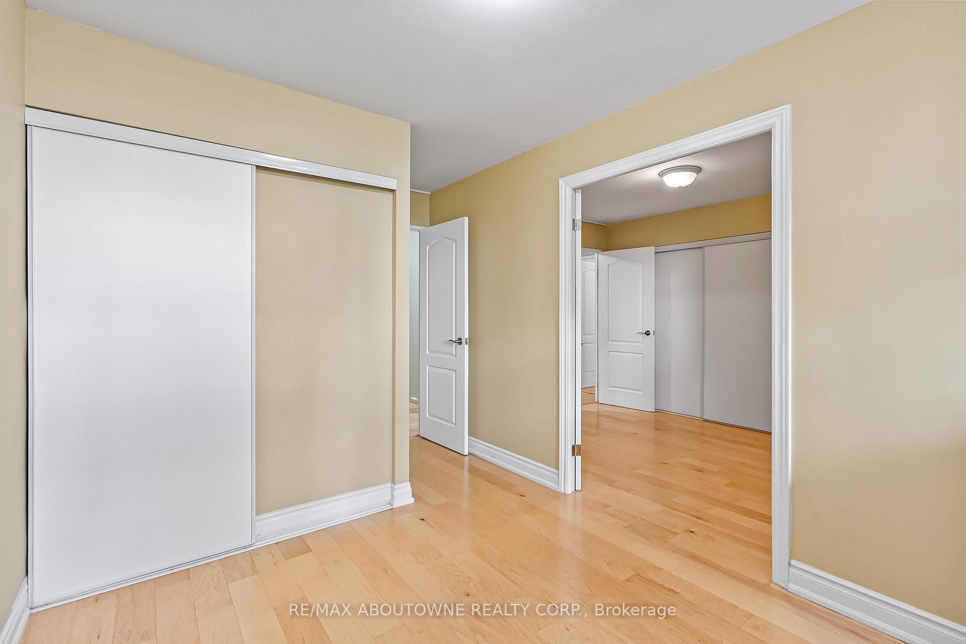 3 Bedrooms Condo at 1300 Marlborough, Oakville For sale