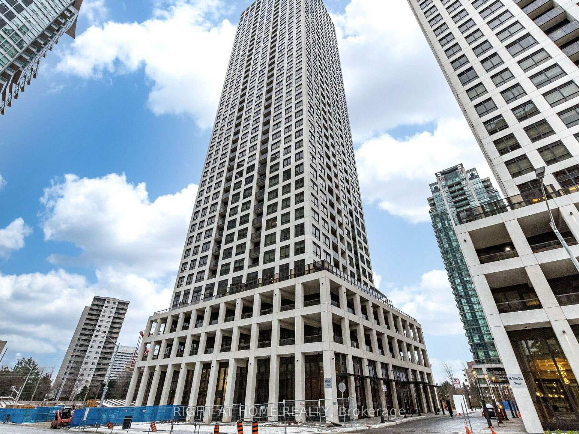 2 Bedrooms Condo at 30 Elm,  Mississauga For sale