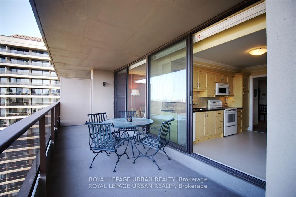 3 Bedrooms Co-op at 20 Avoca, Toronto For sale