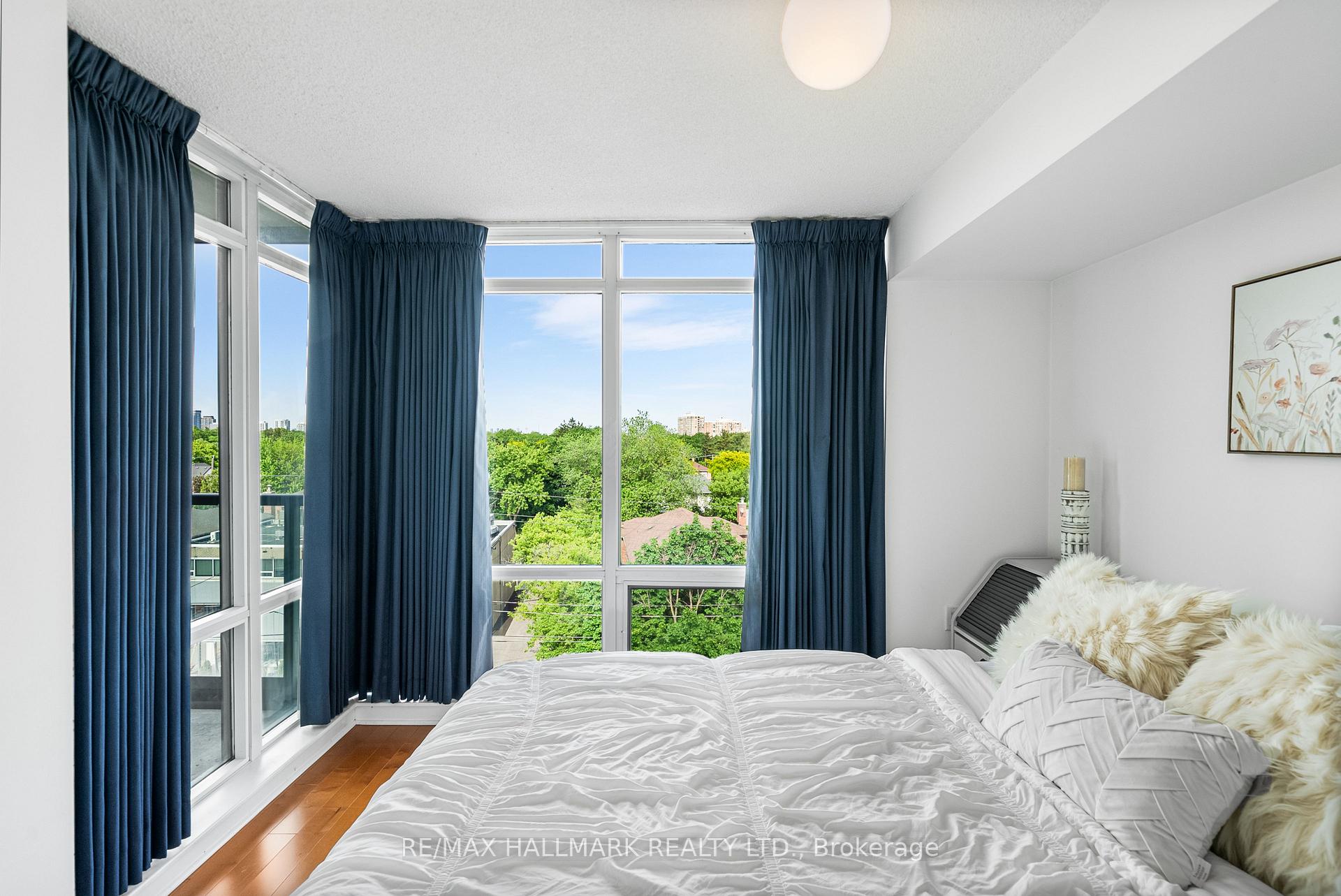 2 Bedrooms Condo at 3830 Bathurst, Toronto For sale