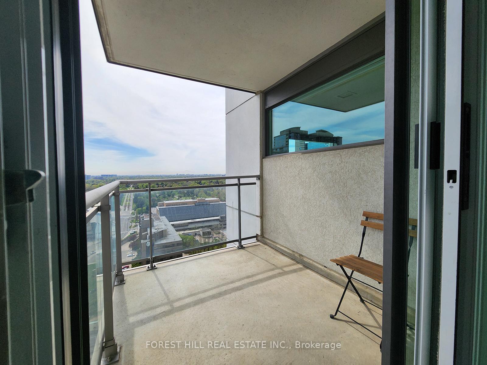 3 Bedrooms Condo at 21 Hillcrest, Toronto For sale