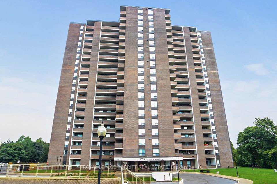 1535 Lakeshore
