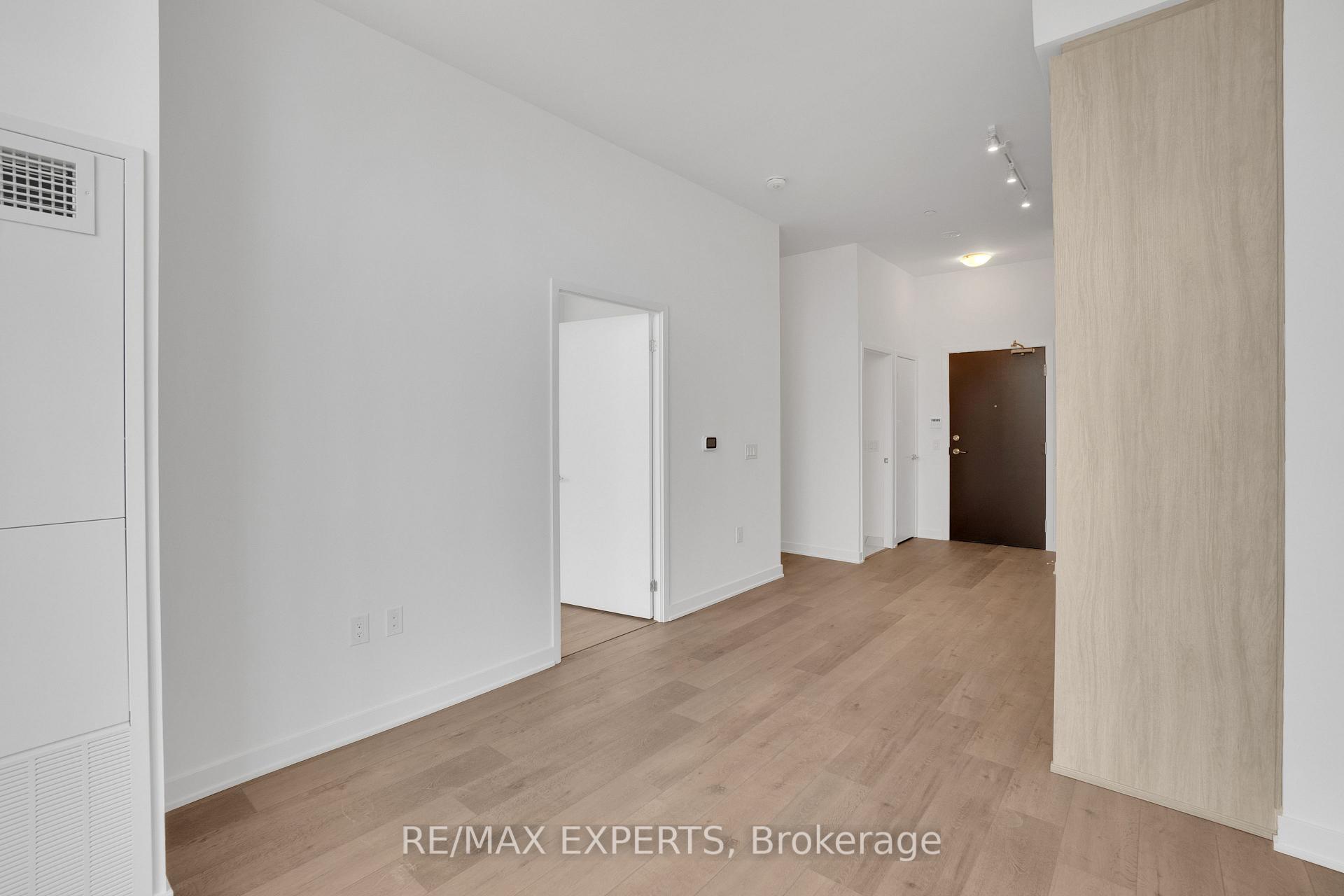 2 Bedrooms Condo at 60 Honeycrisp,  Vaughan For sale