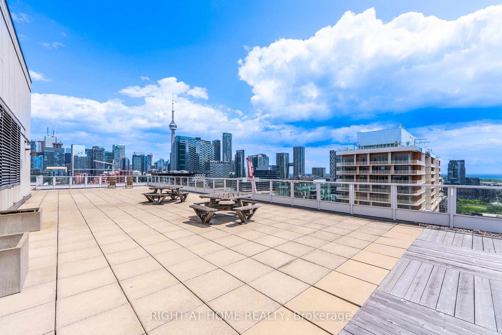 2 Bedrooms Condo at 700 King, Toronto For sale
