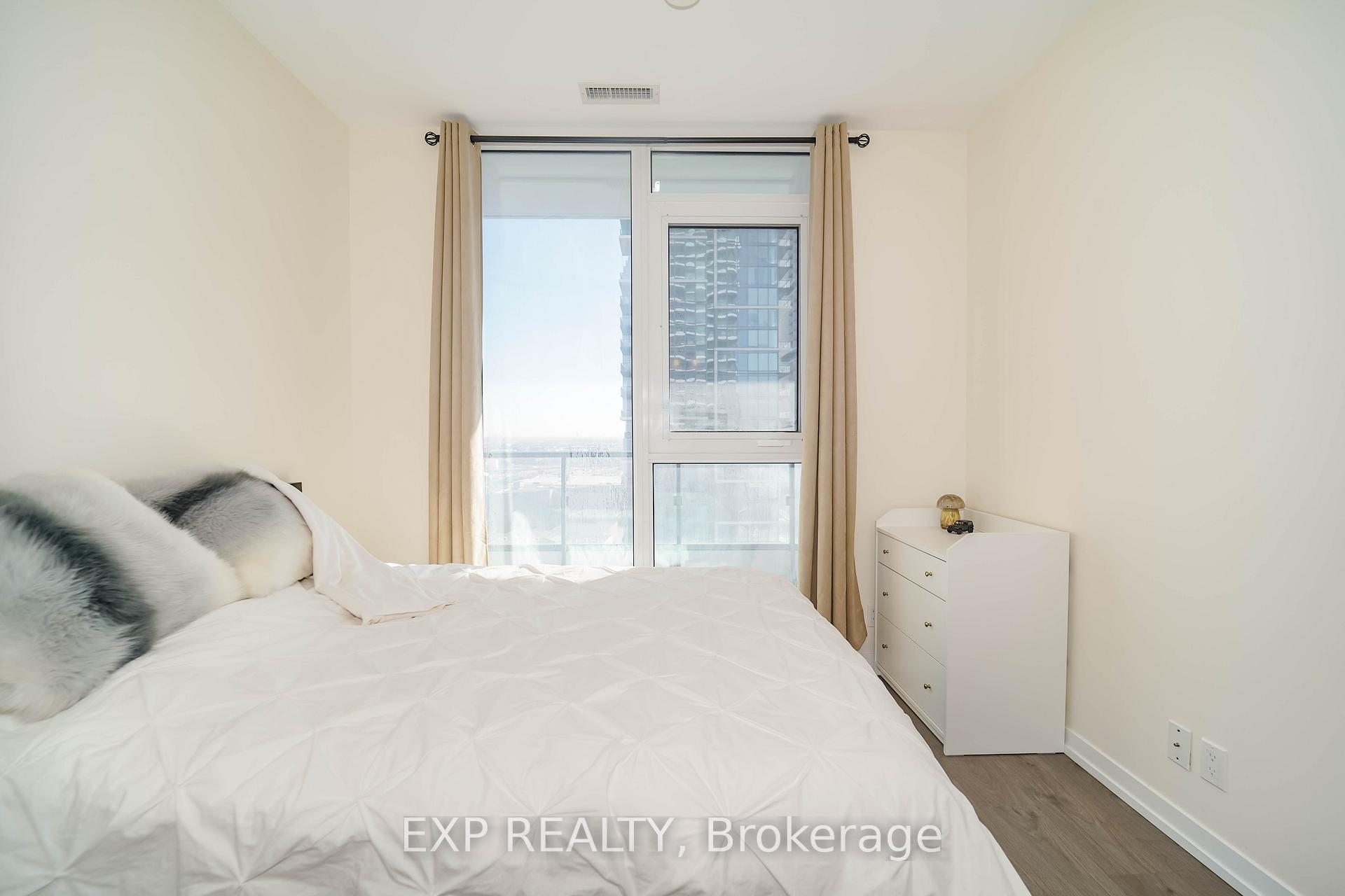 2 Bedrooms Condo at 950 Portage,  Vaughan For sale