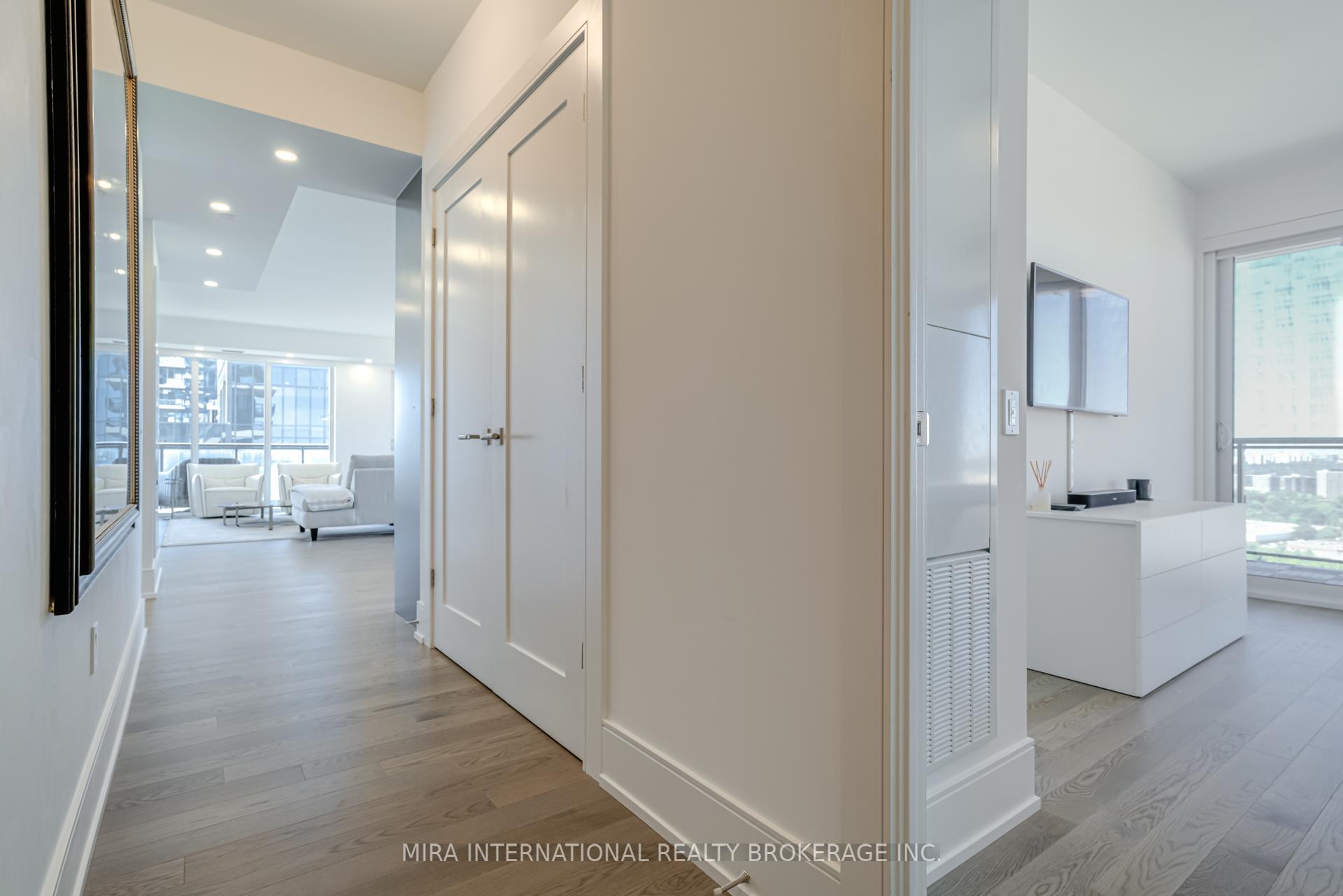 3 Bedrooms Condo at 30 Inn On The Park,  Toronto For sale
