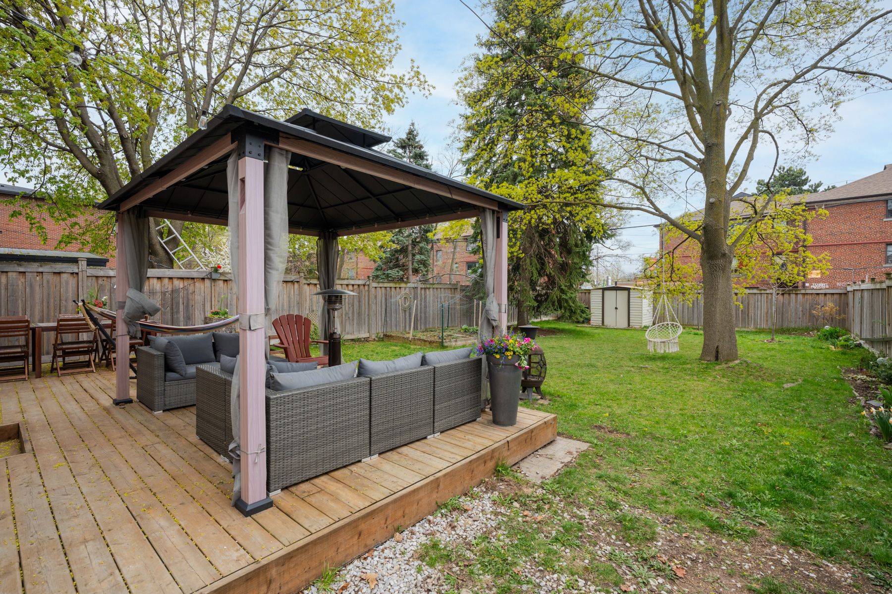 89 Charleswood Drive