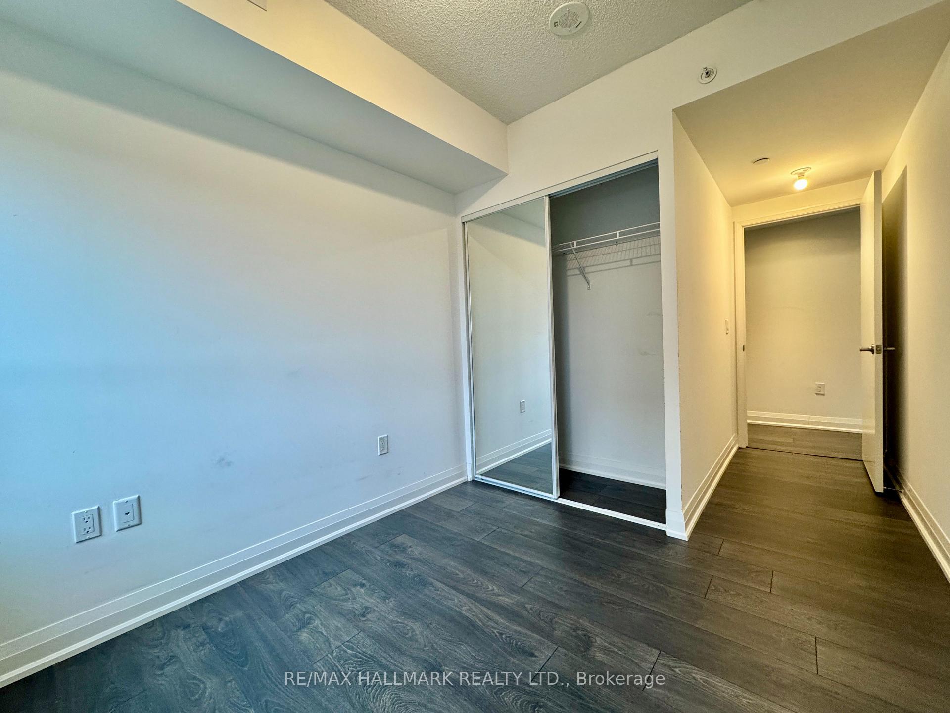 2 Bedrooms Condo at 26 Gibbs, Toronto For sale