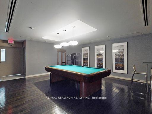 2 Bedrooms Condo at 225 Webb, Mississauga For sale