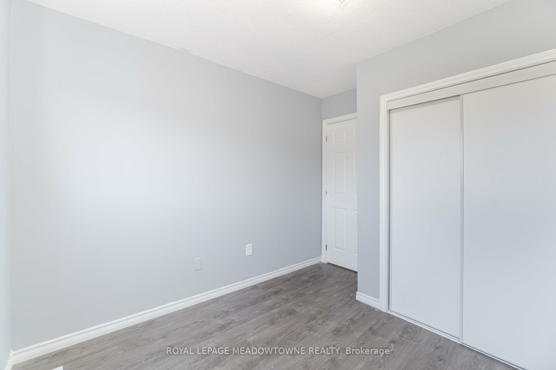 3 Bedrooms Condo at 11 Harrisford, Hamilton For sale