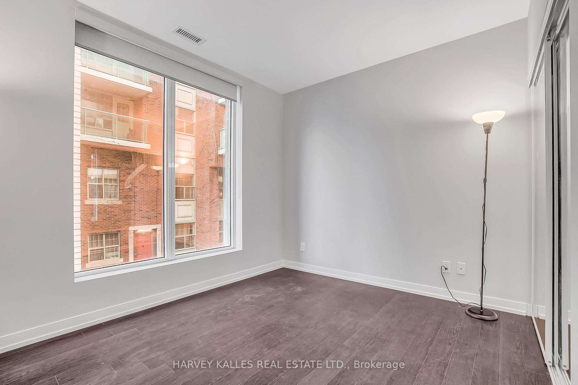 4 Bedrooms Condo at 85 Wood, Toronto For sale